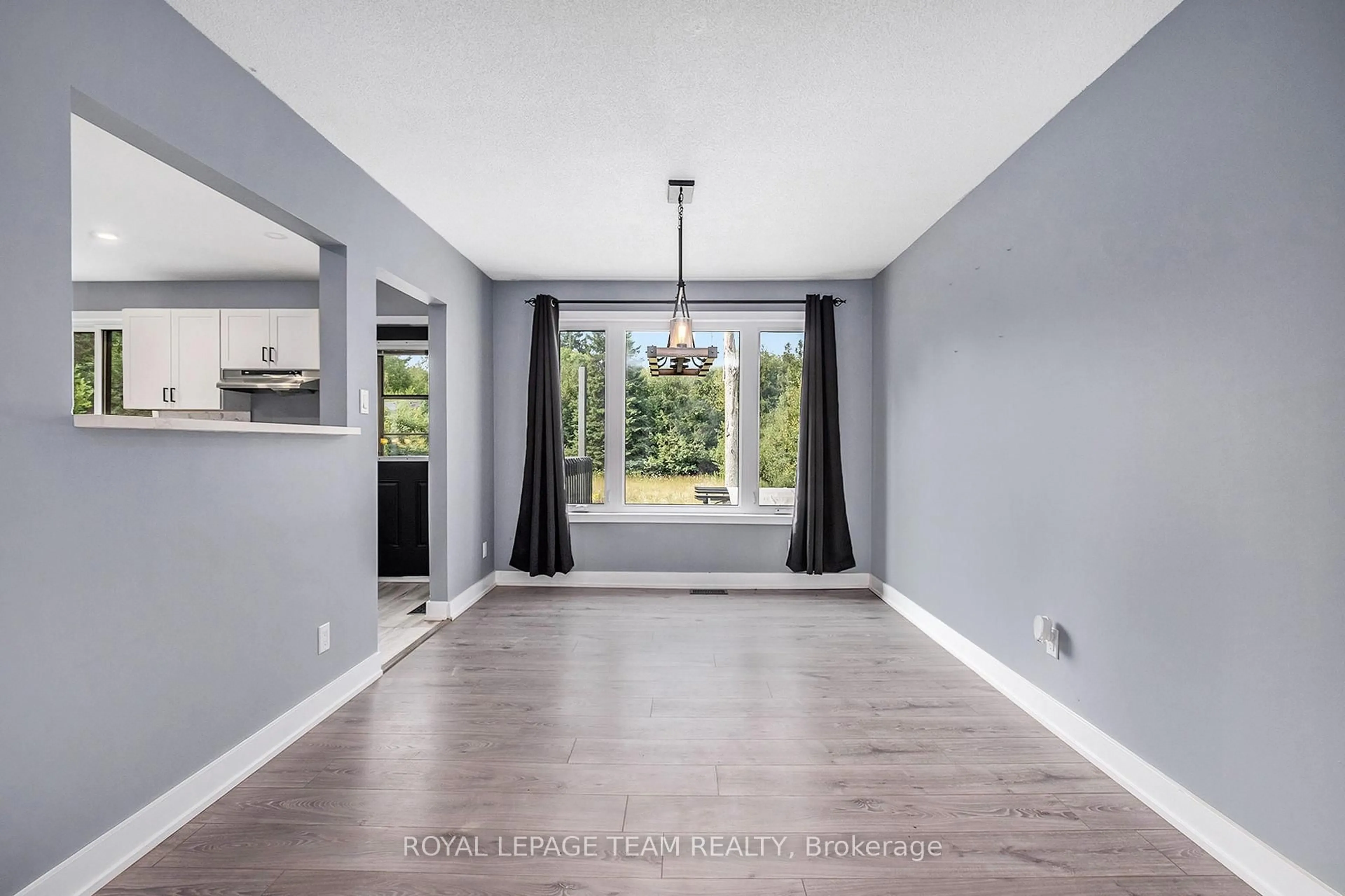 Indoor entryway for 2466 Ashton Station Rd, Ashton Ontario K0A 1B0