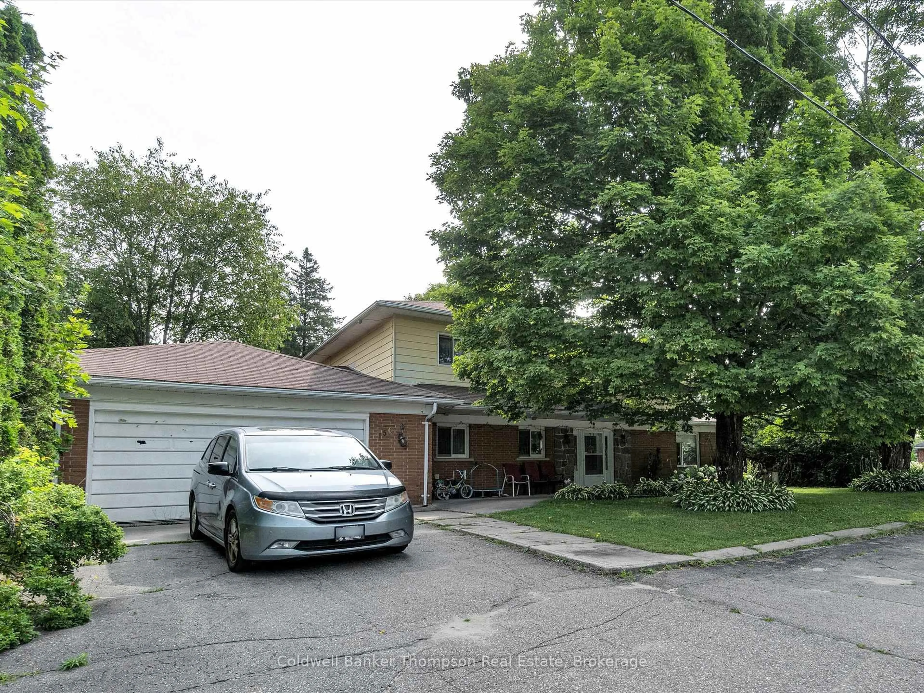 A pic from outside/outdoor area/front of a property/back of a property/a pic from drone, street for 156 Centre St, Burk's Falls Ontario P0A 1C0
