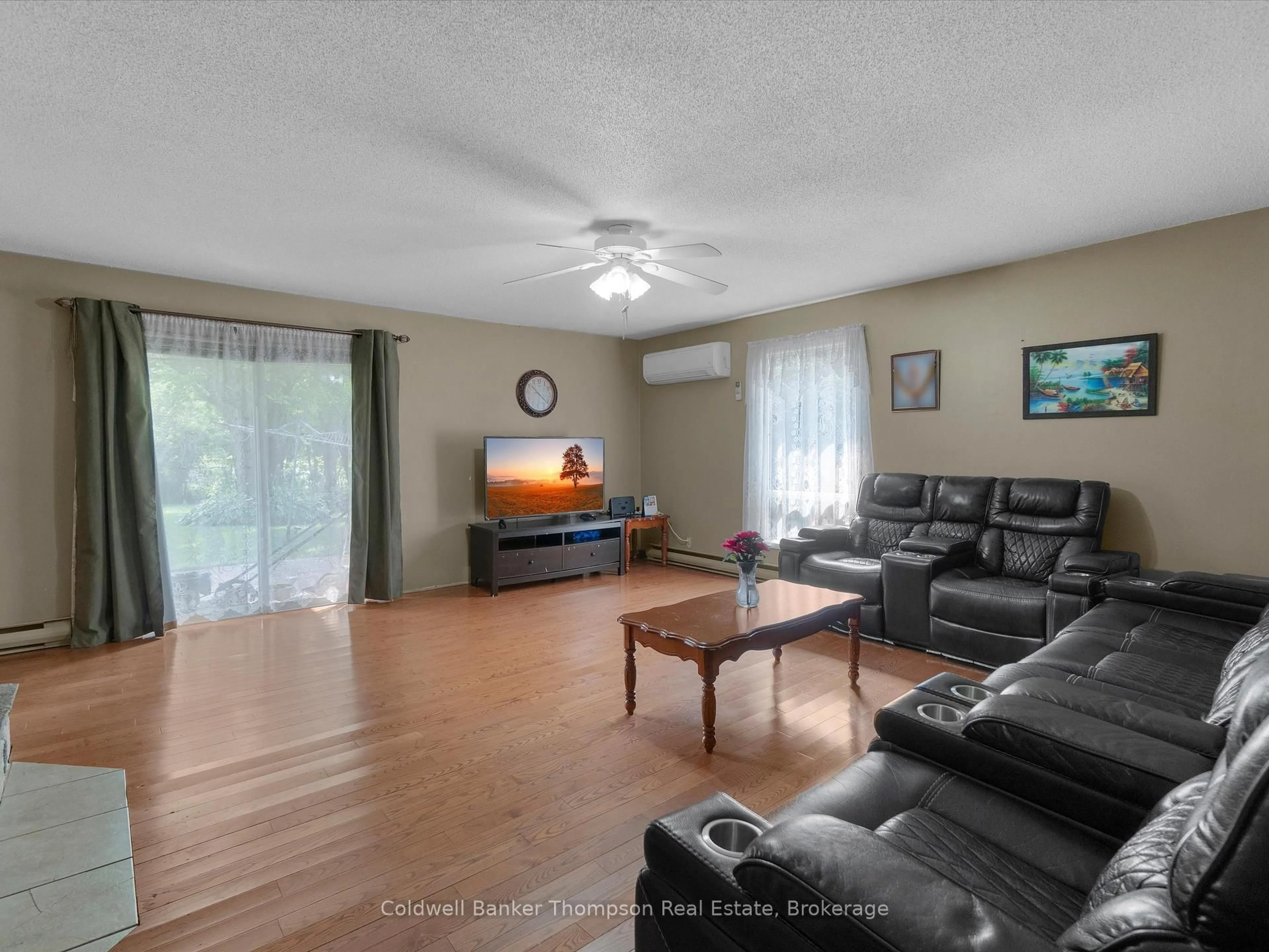 Living room with furniture, wood/laminate floor for 156 Centre St, Burk's Falls Ontario P0A 1C0