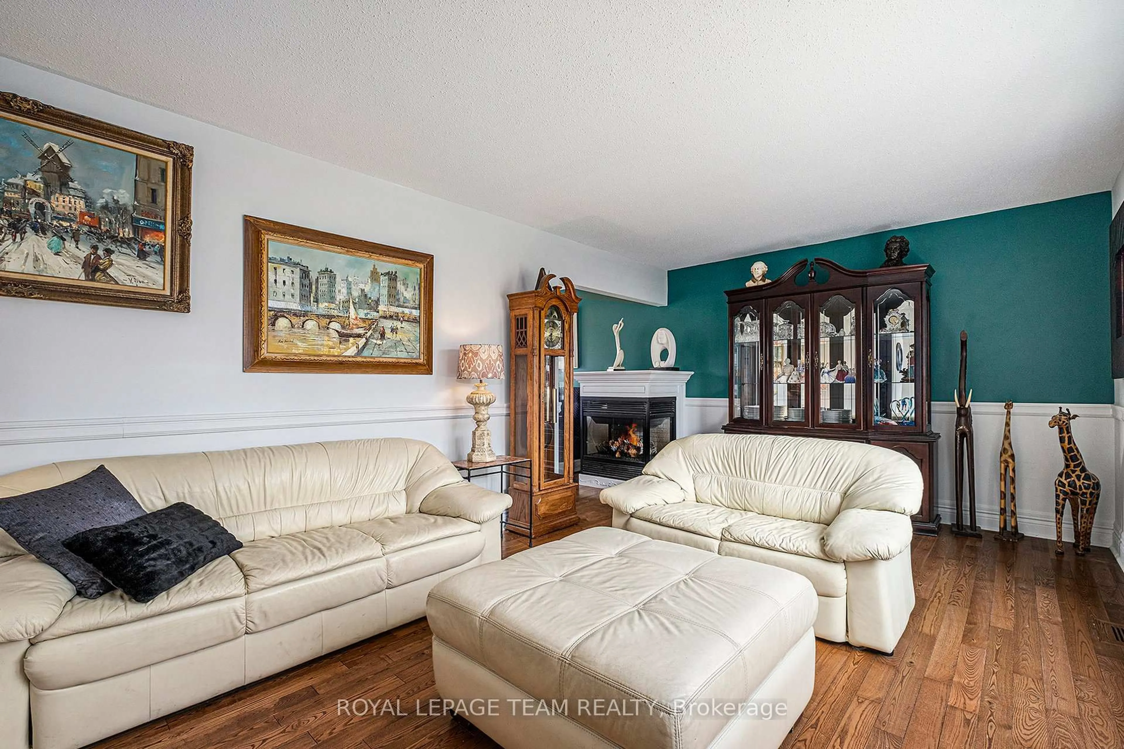 Living room with furniture, unknown for 32 Butterwick St, Munster Ontario K0A 3P0