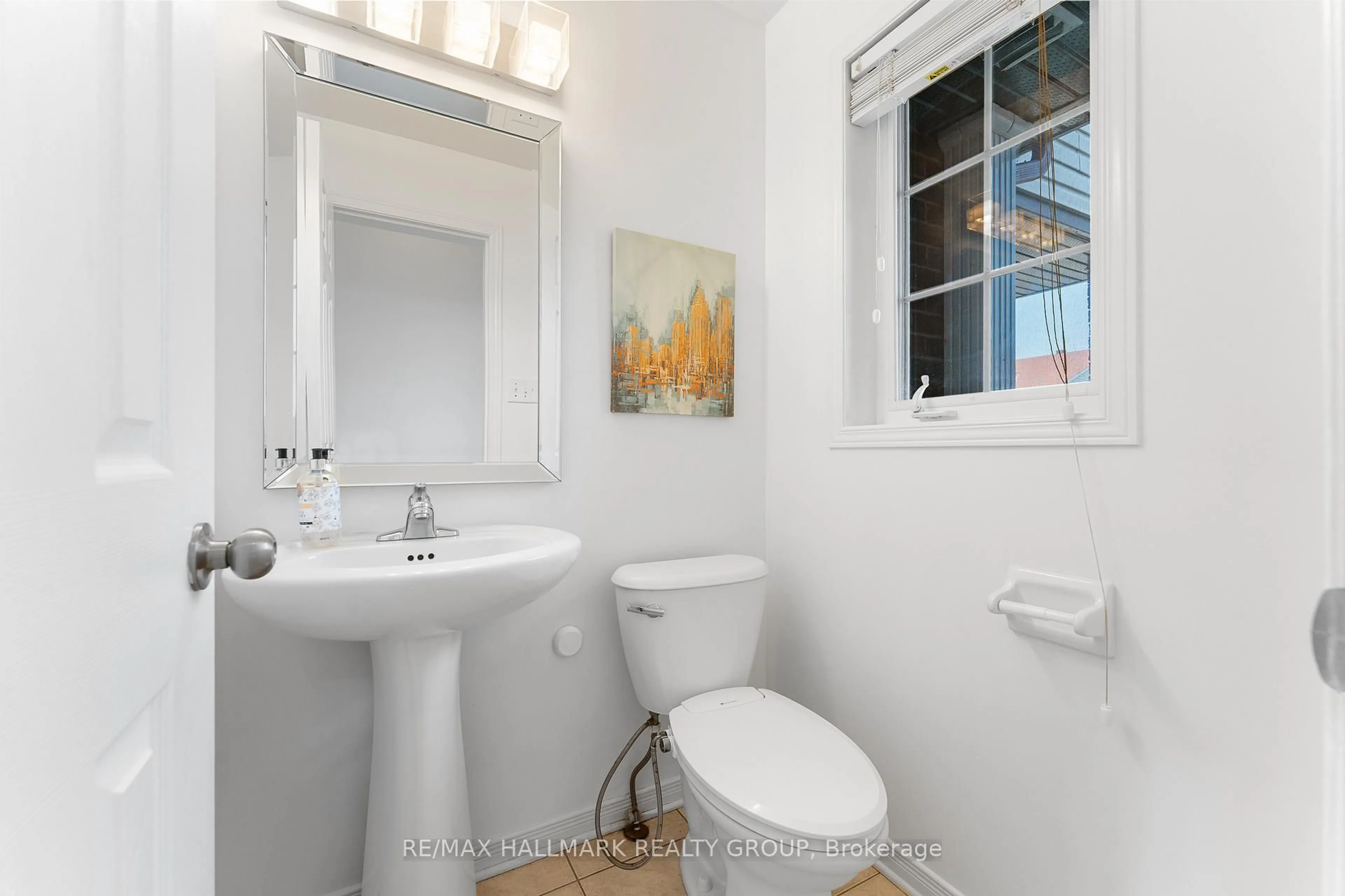 Standard bathroom, ceramic/tile floor for 216 Rolling Meadow Cres, Orleans Ontario K1W 0B1