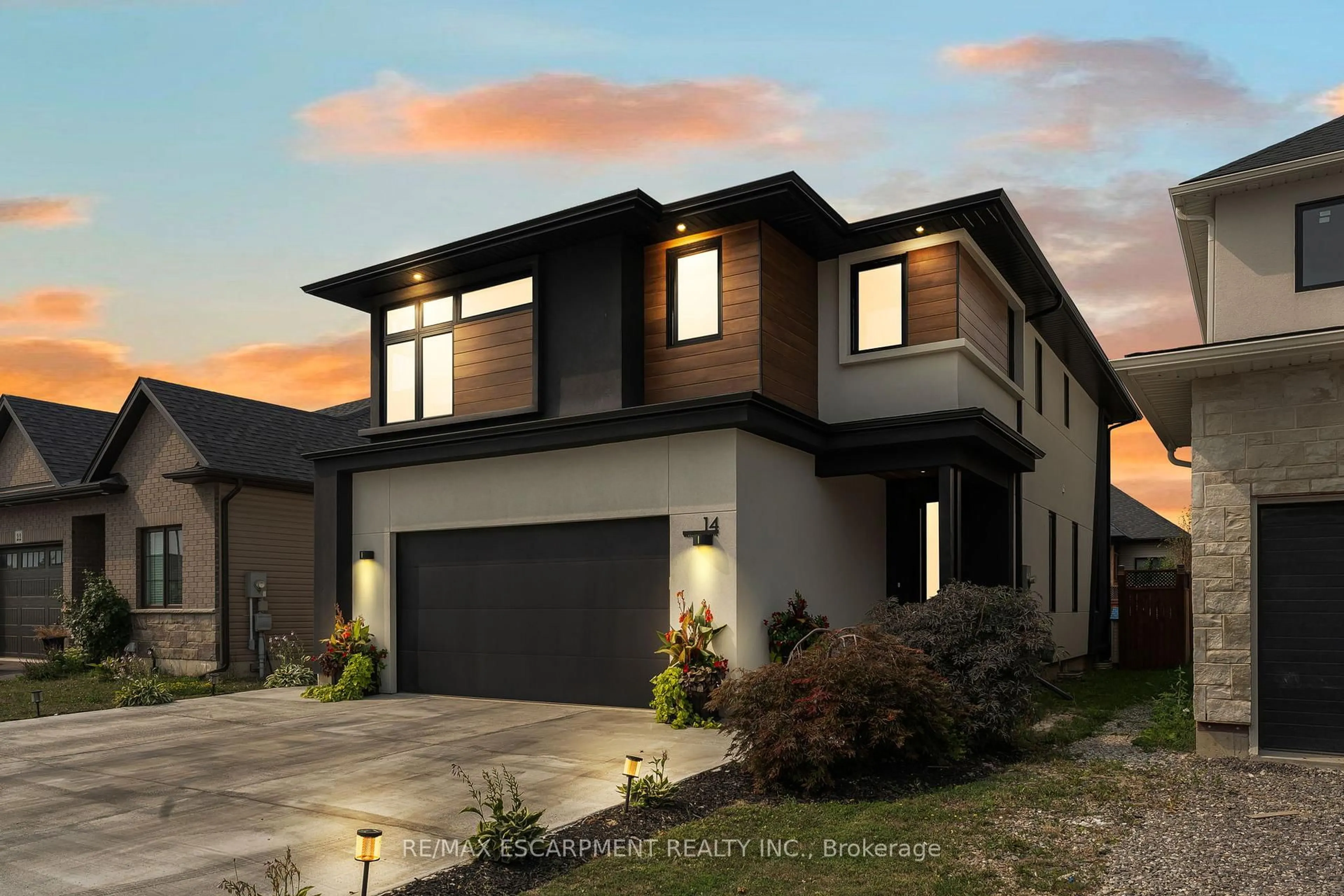 Home with brick exterior material, street for 14 Willowbrook Dr, Welland Ontario L3C 0G1