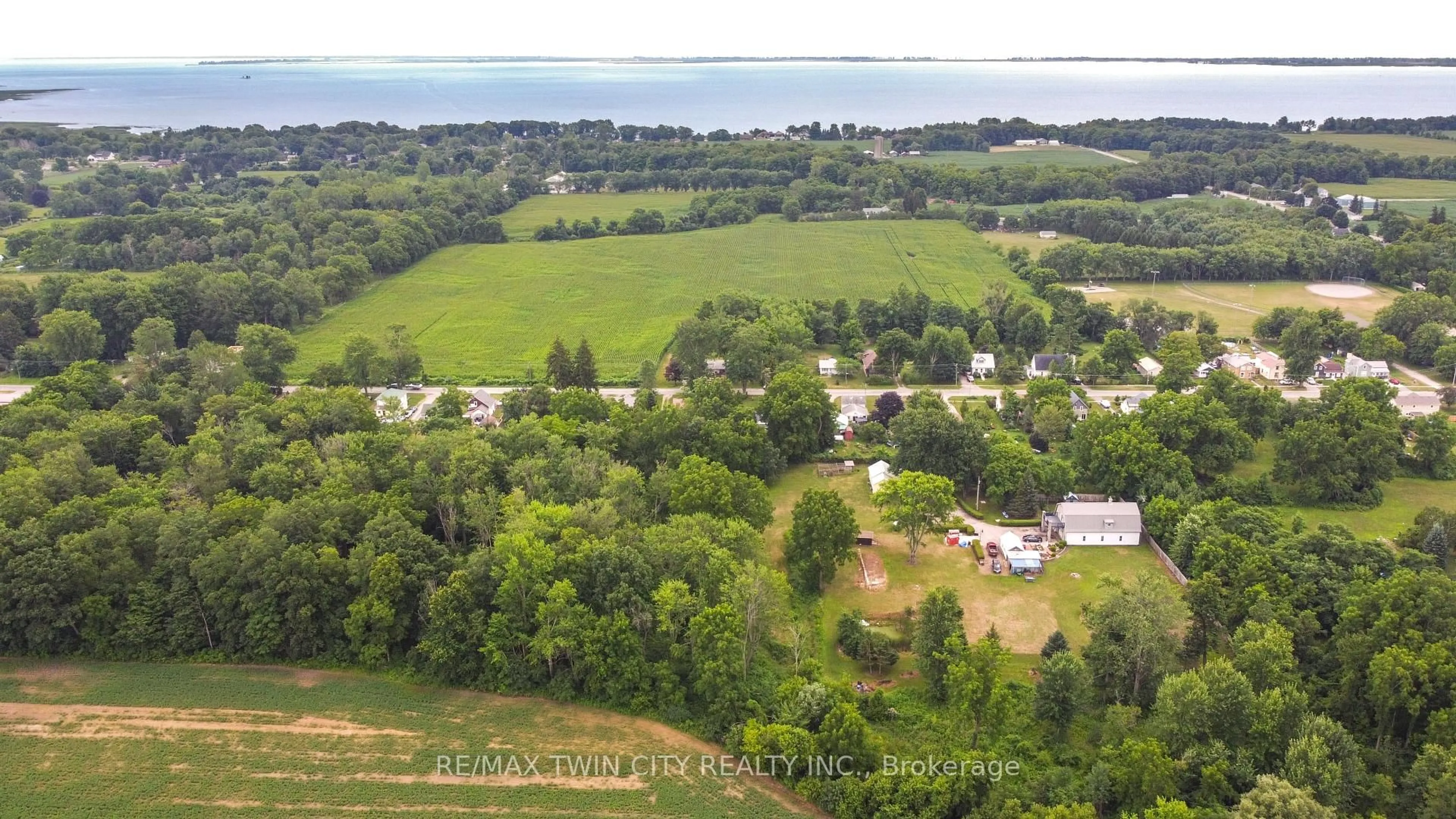 A pic from outside/outdoor area/front of a property/back of a property/a pic from drone, water/lake/river/ocean view for 141 Queen St, Norfolk Ontario N0E 1P0