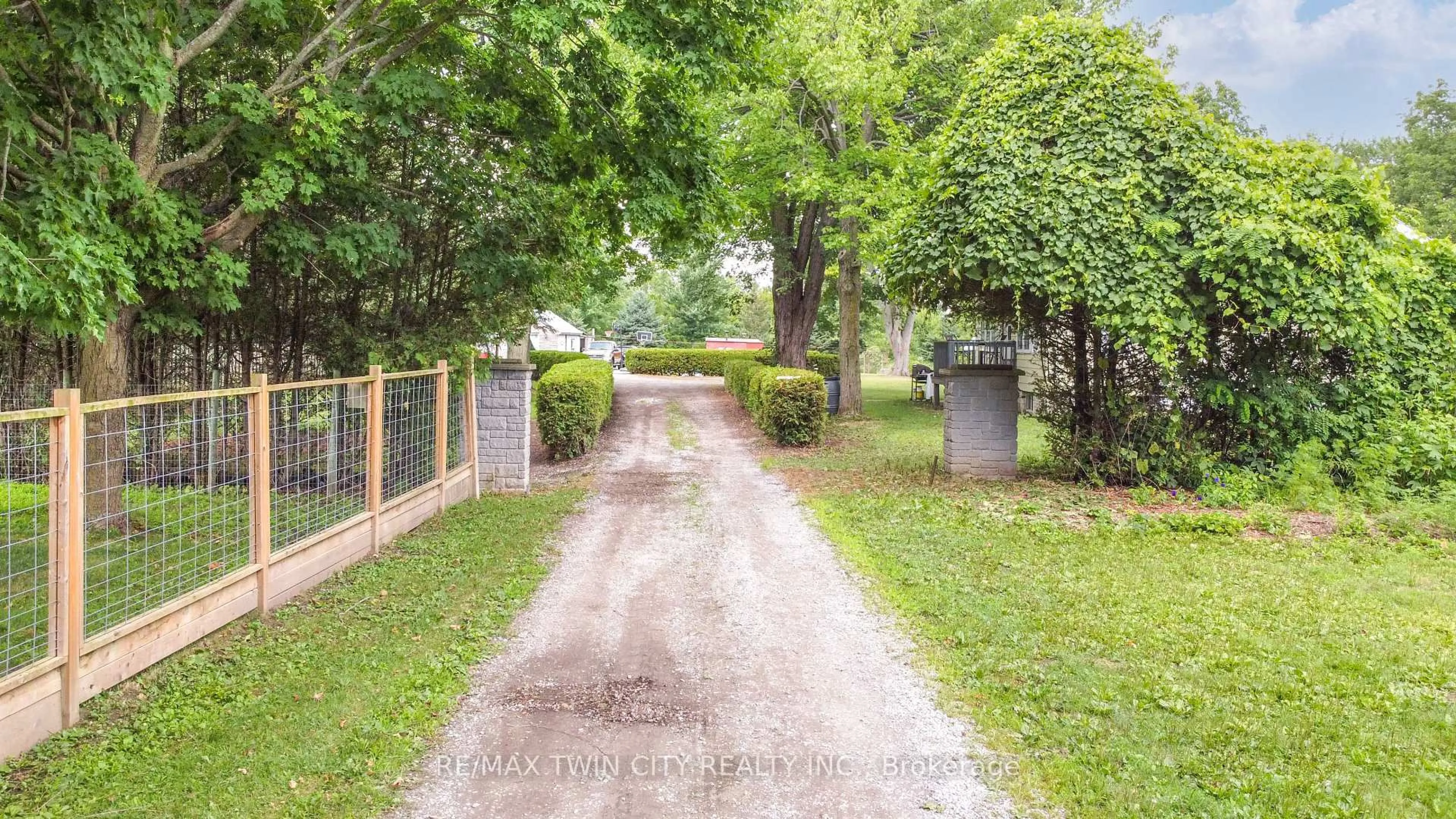 A pic from outside/outdoor area/front of a property/back of a property/a pic from drone, street for 141 Queen St, Norfolk Ontario N0E 1P0
