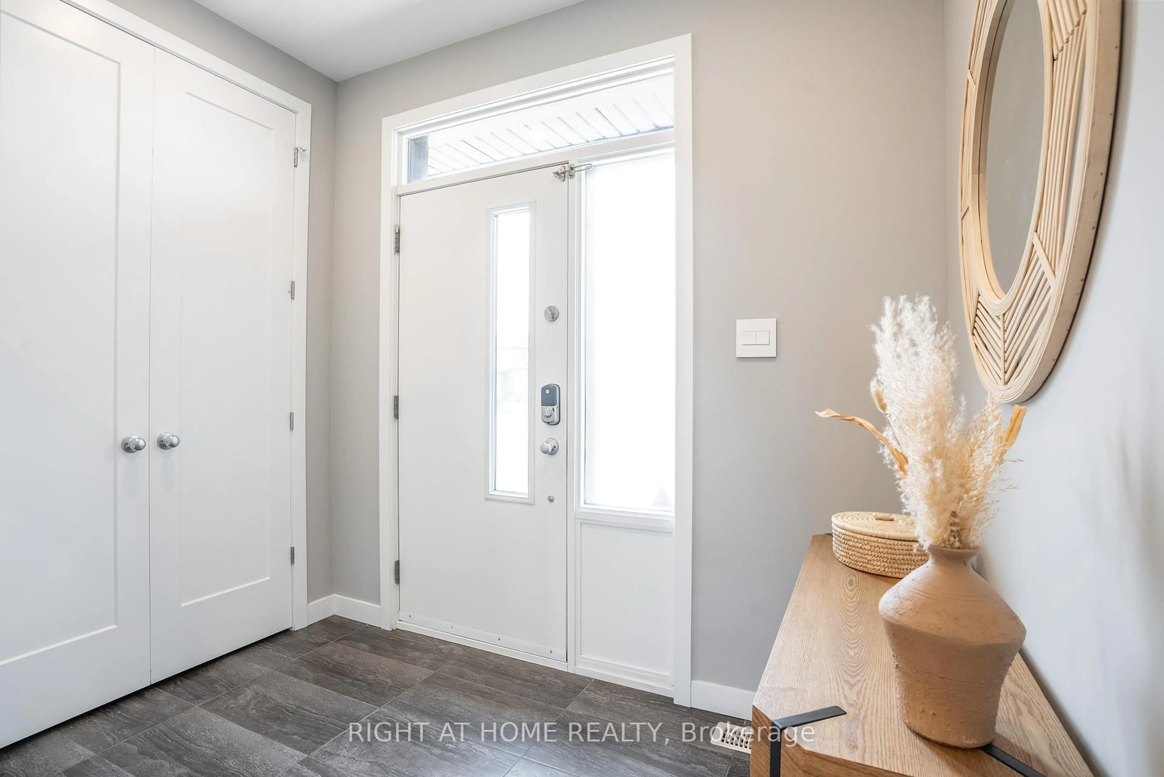 Indoor entryway for 345 Andalusian Cres, Ottawa Ontario K2V 0C3