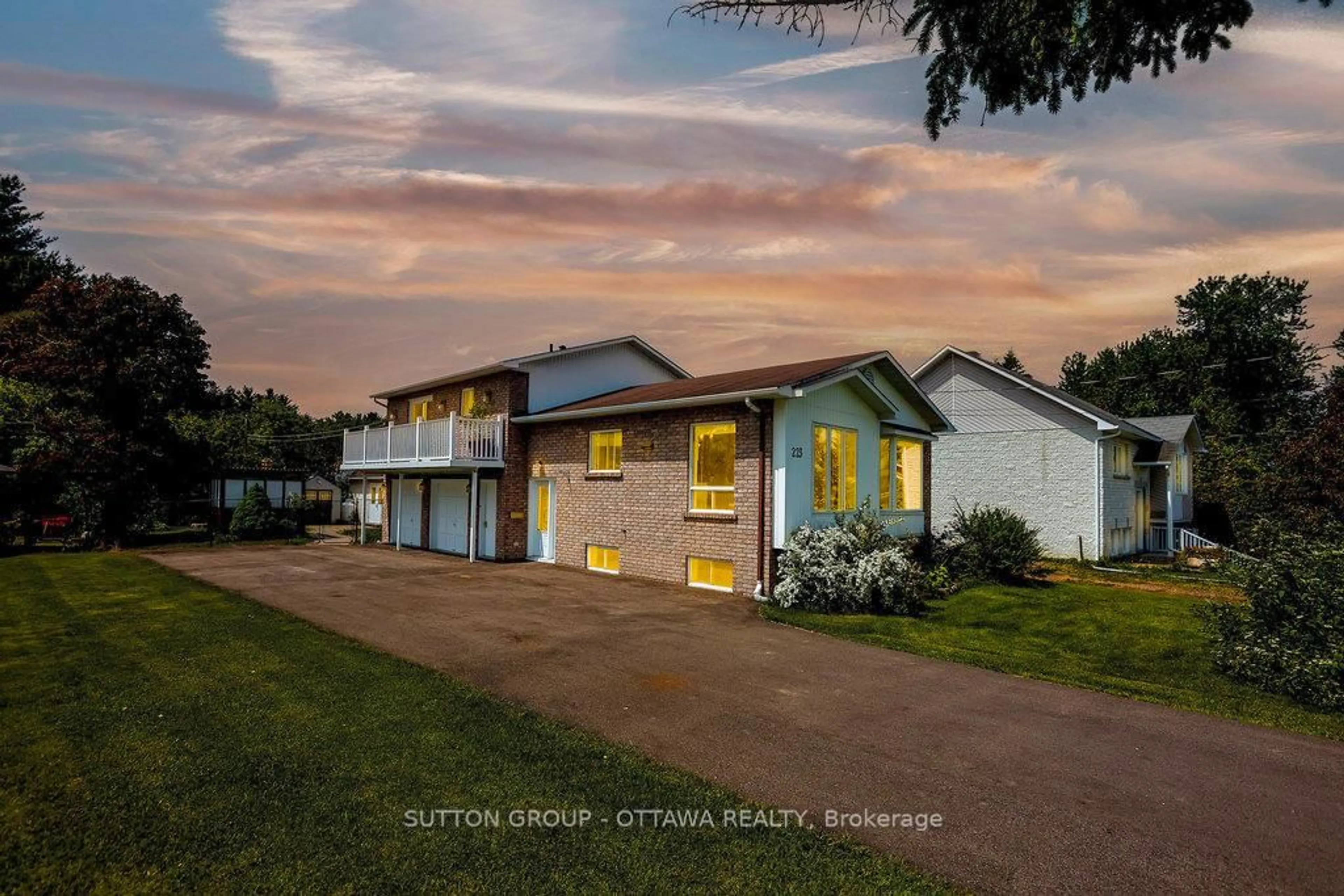 A pic from outside/outdoor area/front of a property/back of a property/a pic from drone, street for 223 Des Outaouais St, Clarence-Rockland Ontario K4K 1G2
