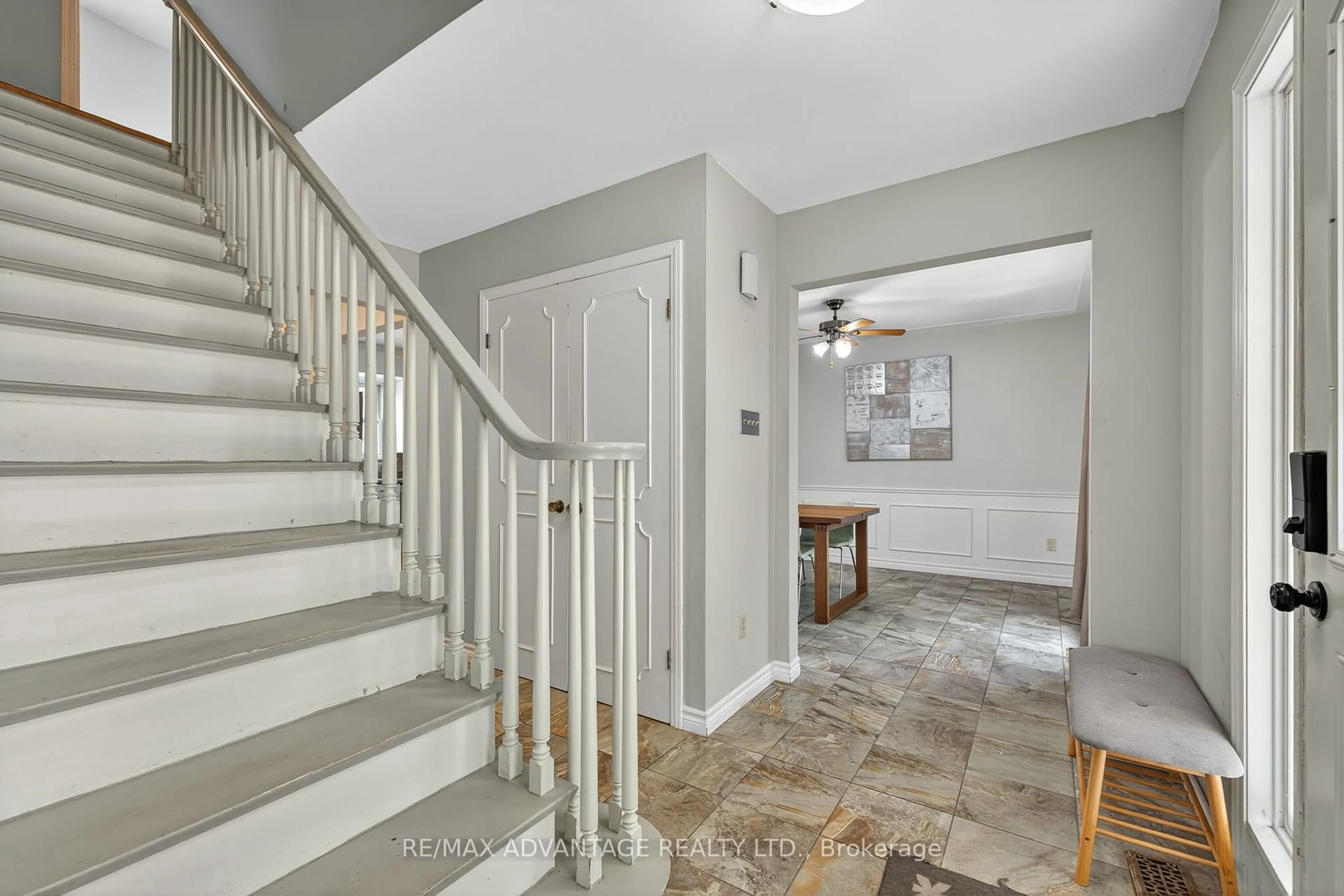 Indoor entryway for 57 Nottinghill Cres, London South Ontario N6K 1P9