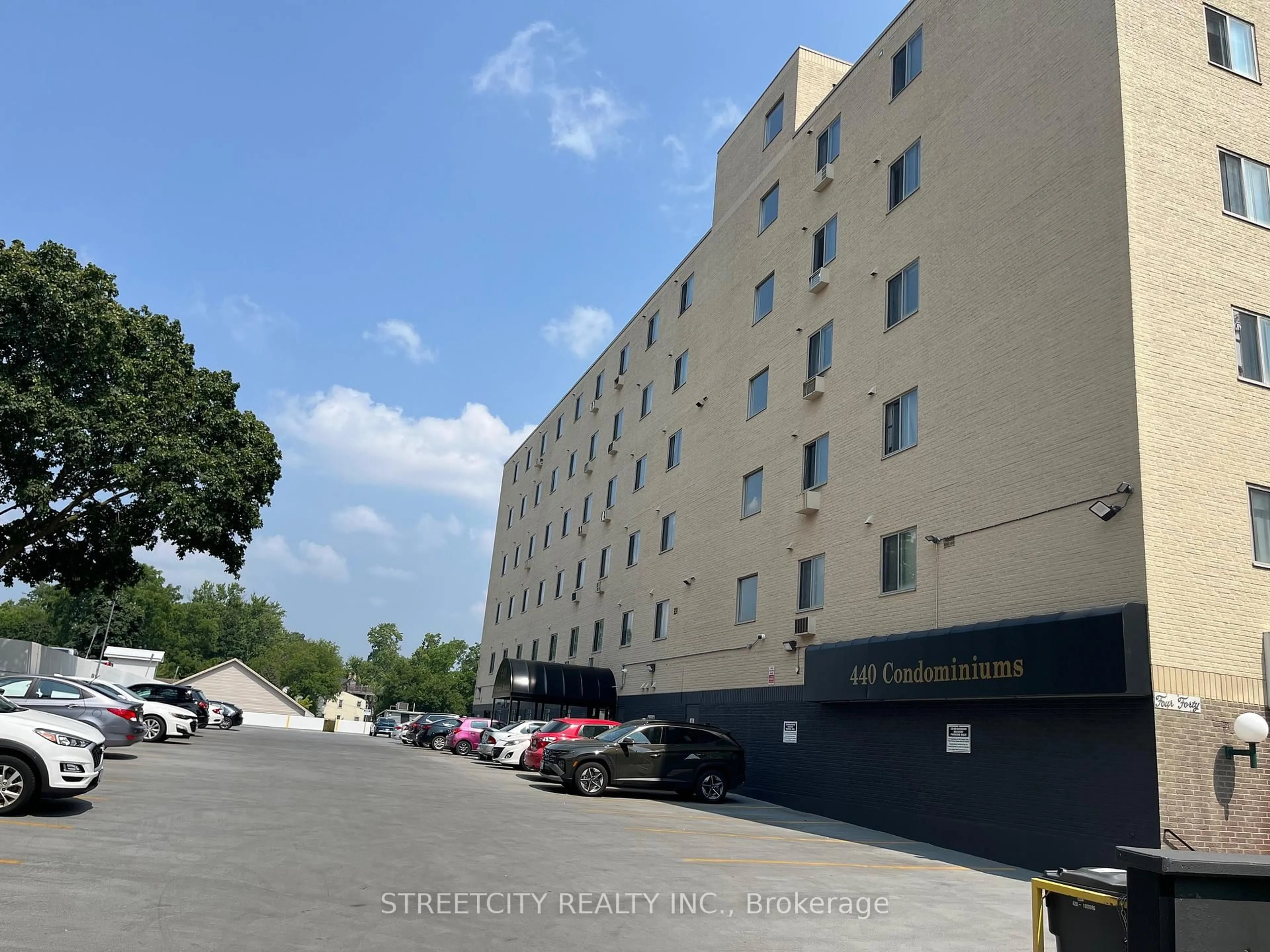 Unknown for 440 Central Ave #505, London East Ontario N6B 2E5
