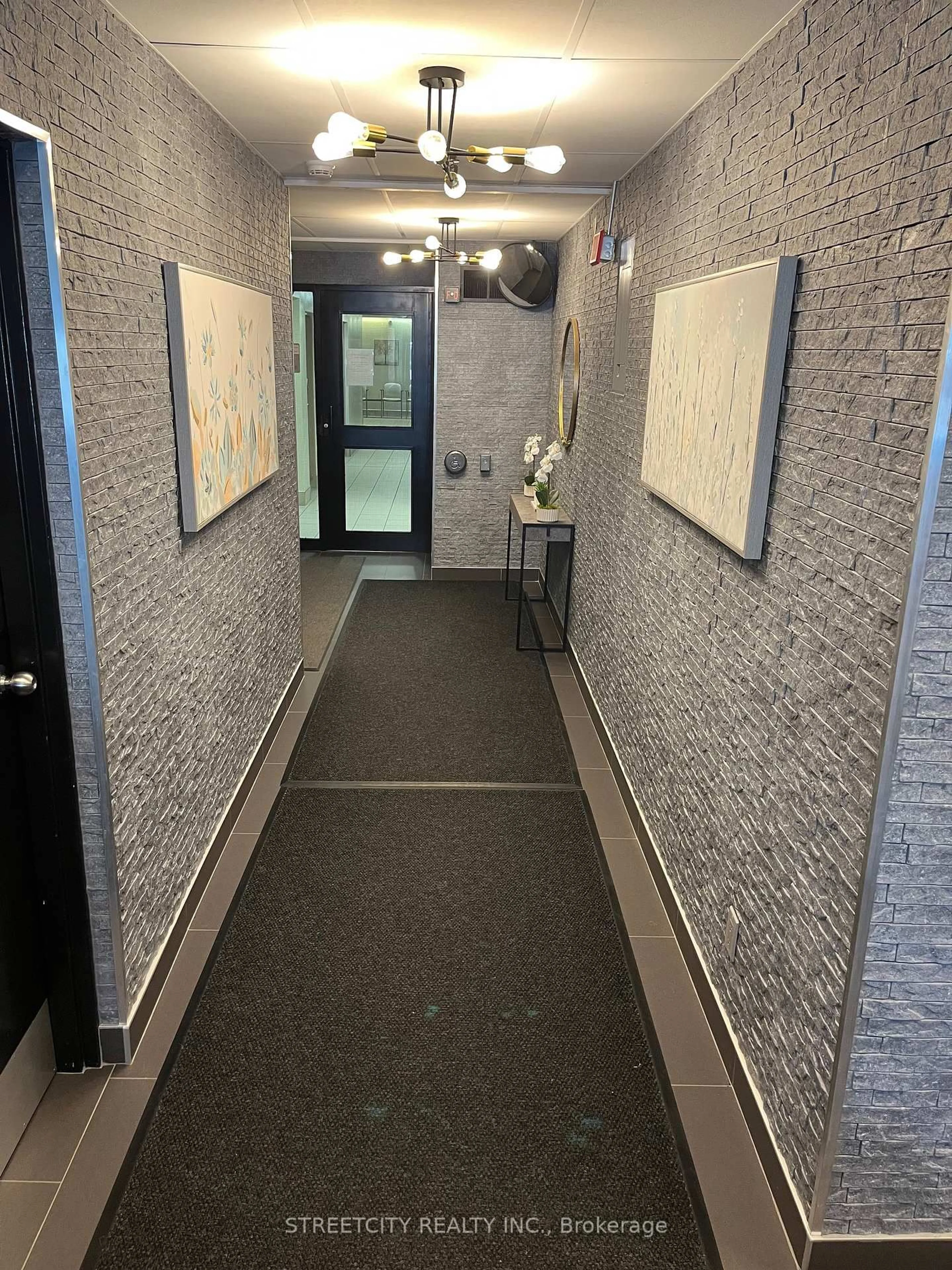 Indoor foyer for 440 Central Ave #505, London East Ontario N6B 2E5