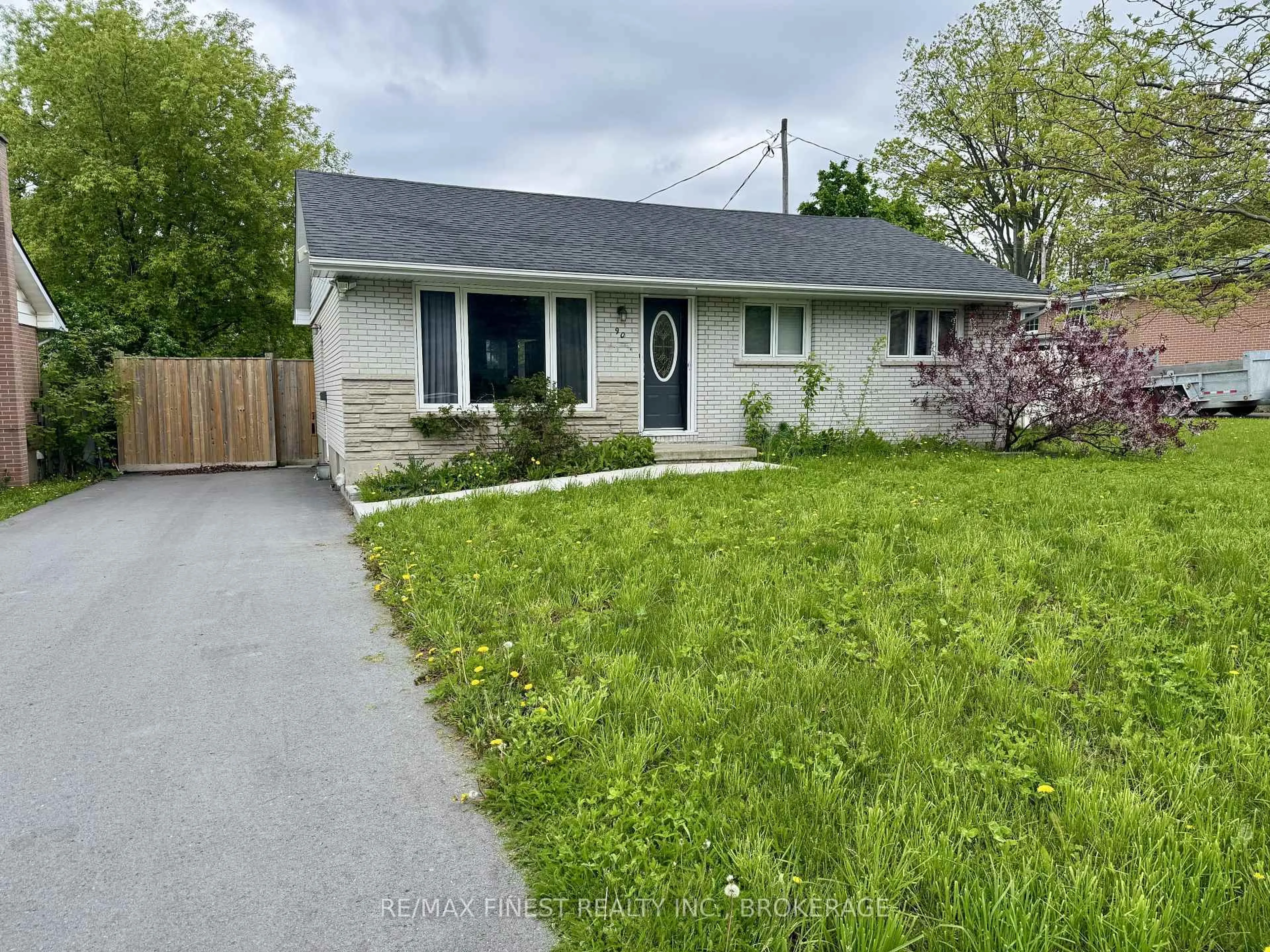 A pic from outside/outdoor area/front of a property/back of a property/a pic from drone, street for 90 Morenz Cres, Kingston Ontario K7K 2X3