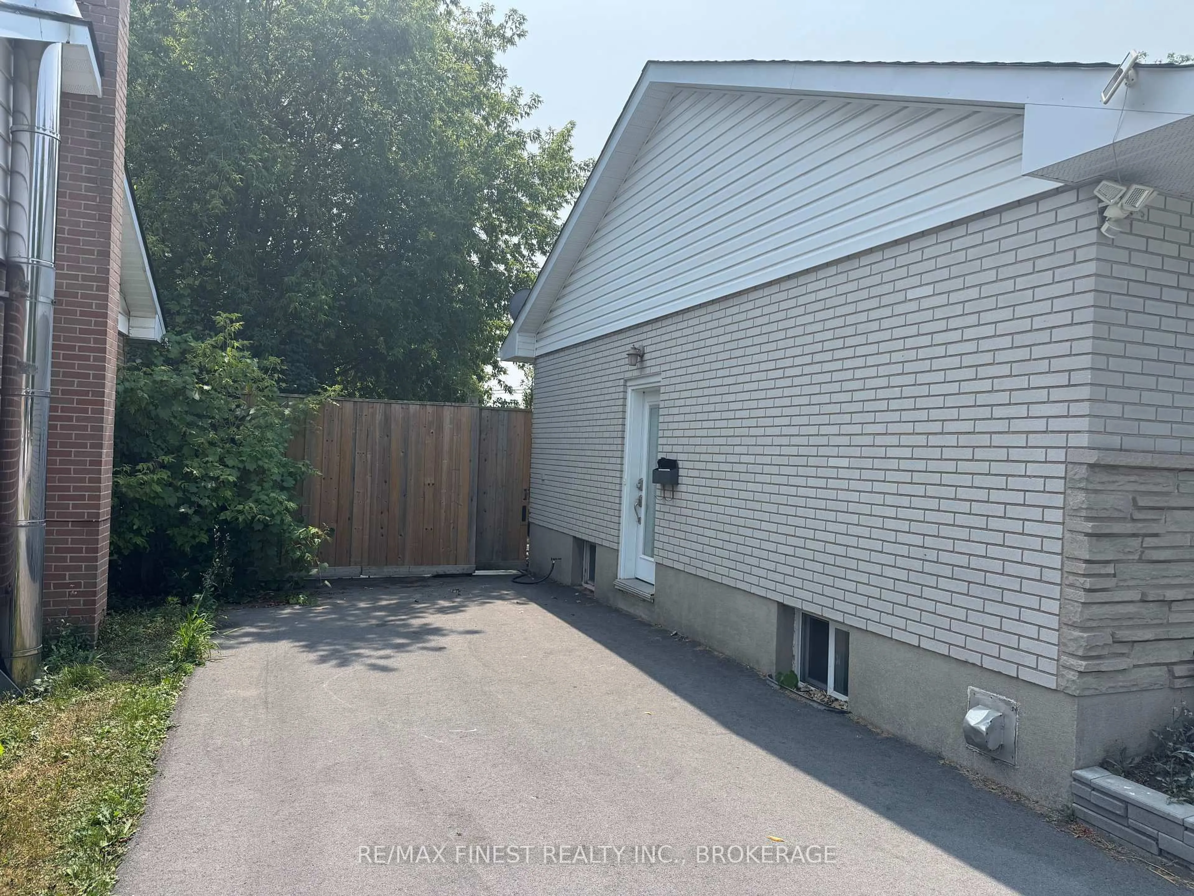 A pic from outside/outdoor area/front of a property/back of a property/a pic from drone, street for 90 Morenz Cres, Kingston Ontario K7K 2X3