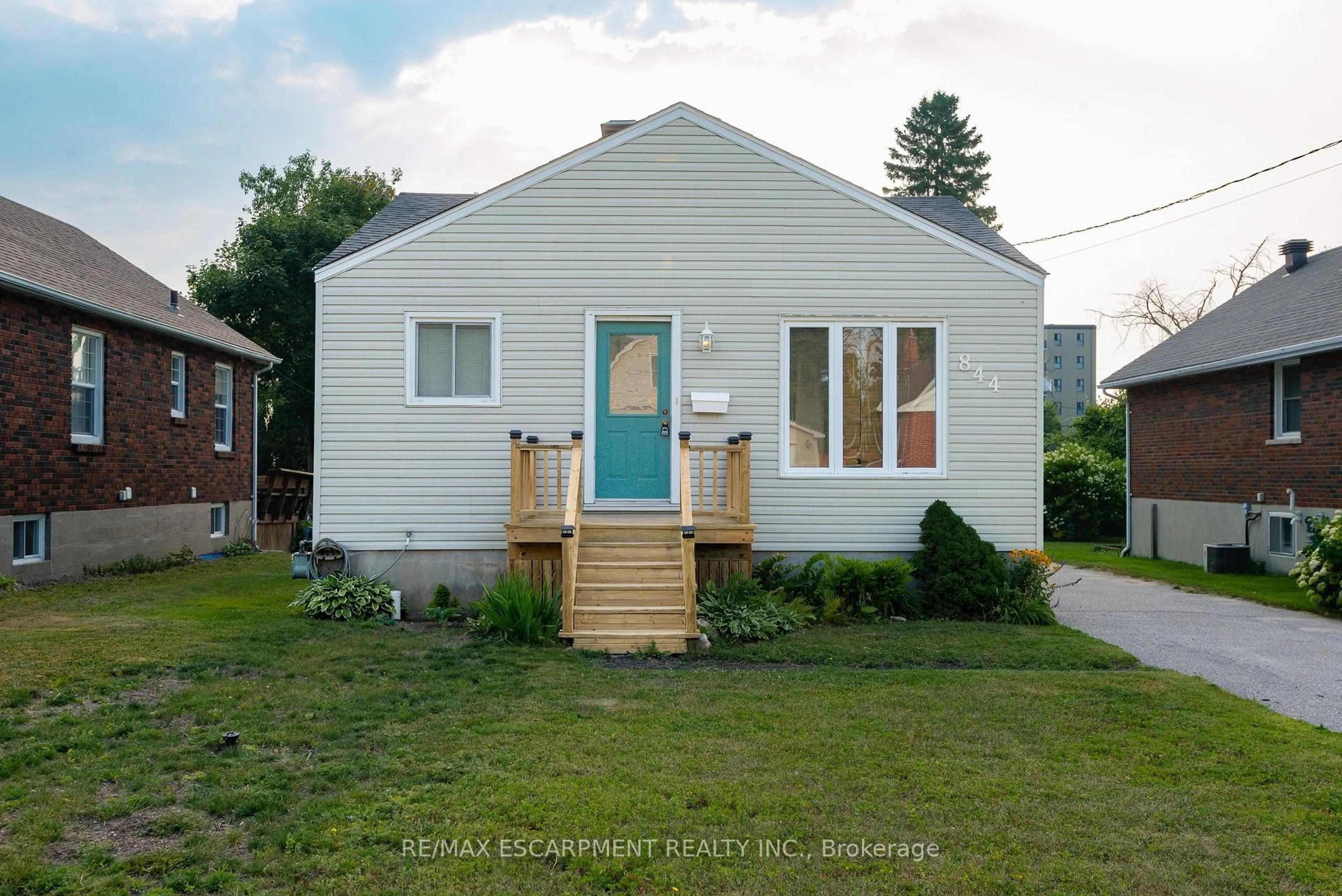 Unknown for 844 Ann St, North Bay Ontario P1B 5M1
