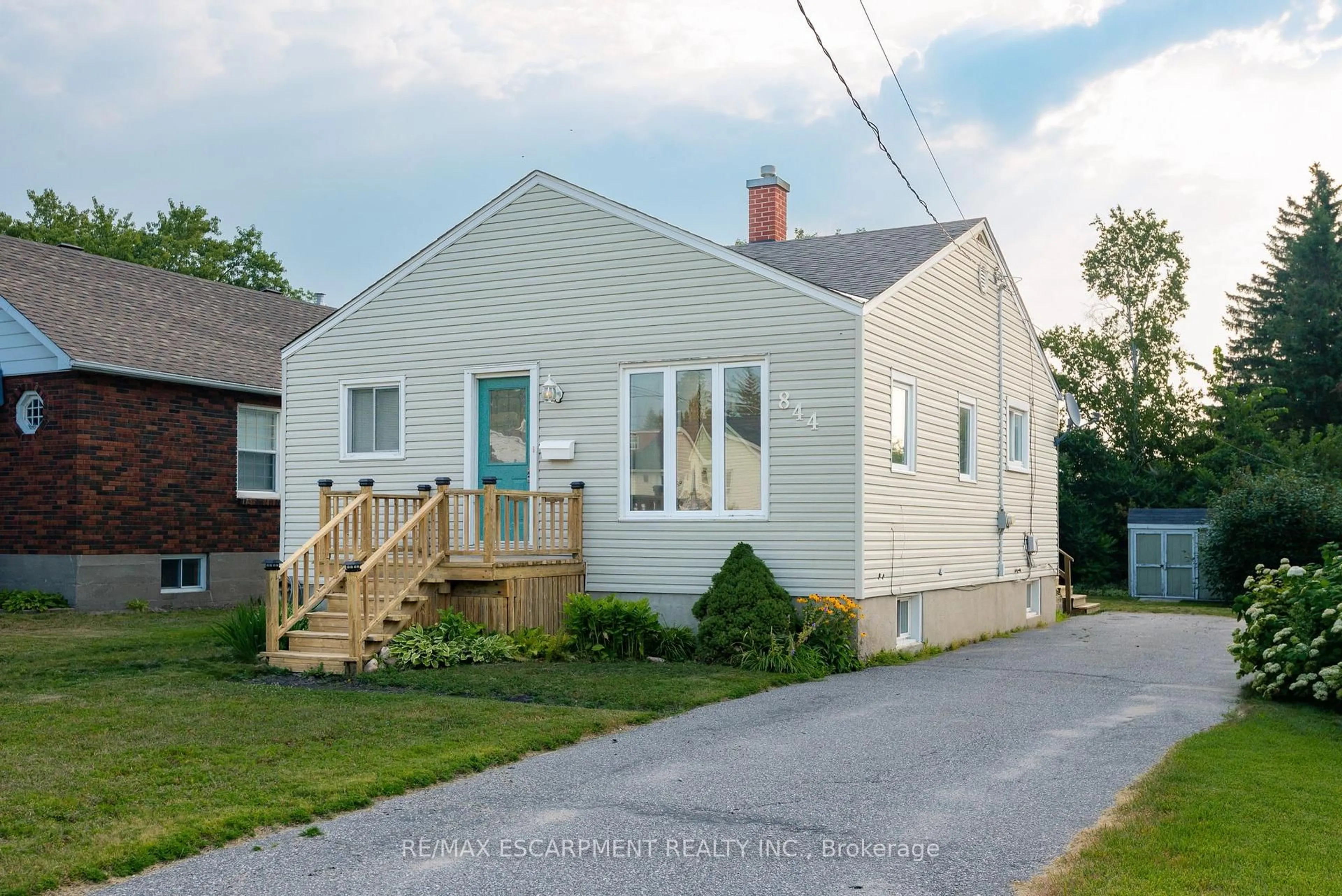 Home with vinyl exterior material, street for 844 Ann St, North Bay Ontario P1B 5M1
