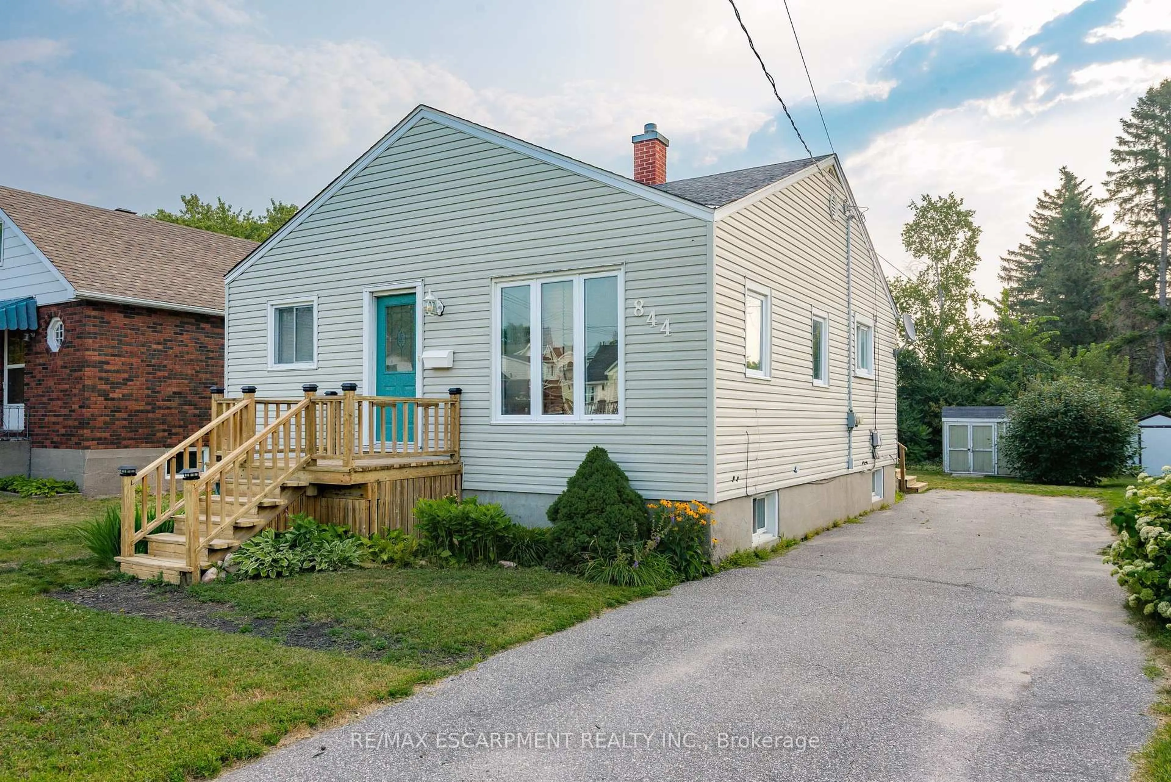 Home with vinyl exterior material, street for 844 Ann St, North Bay Ontario P1B 5M1