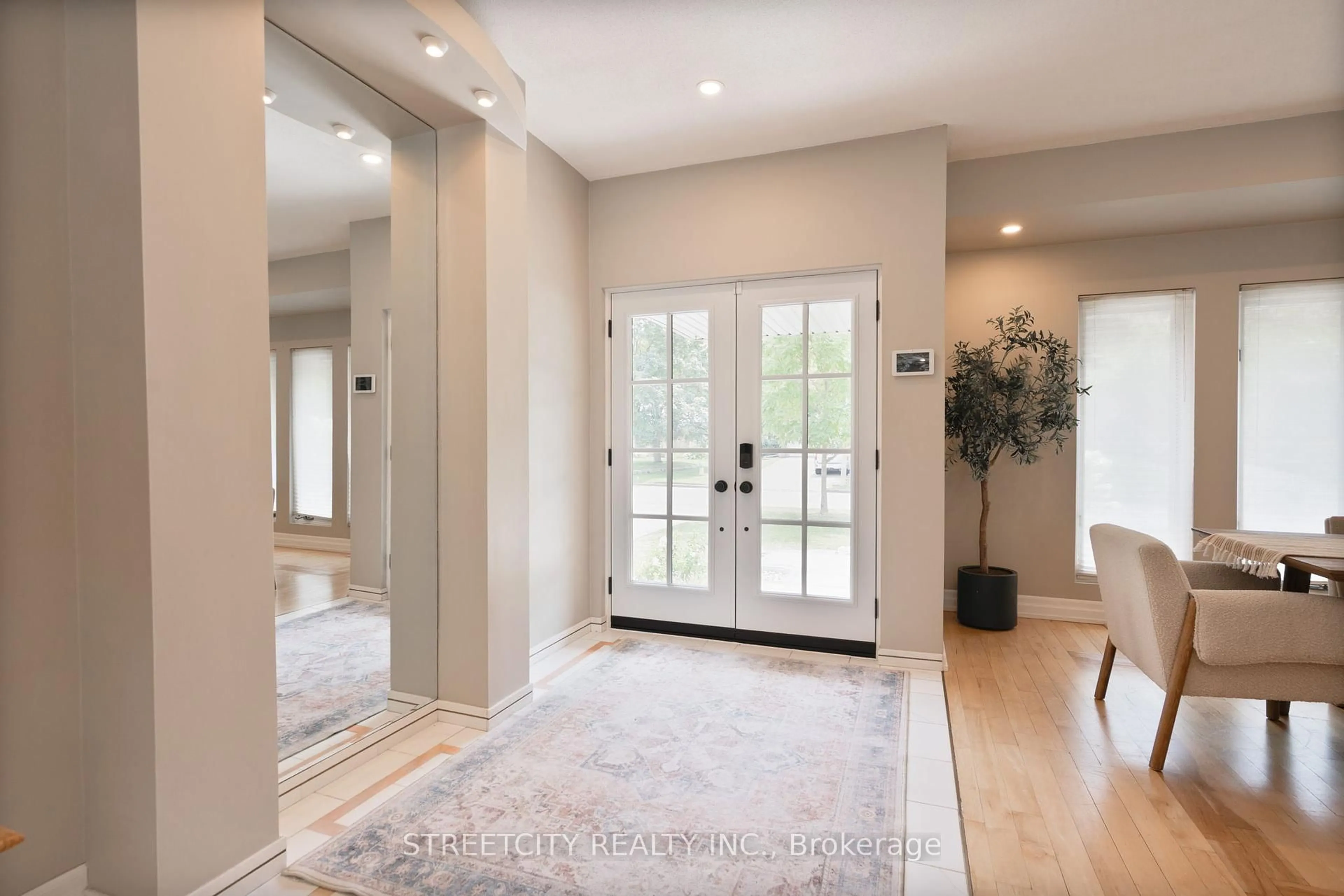 Indoor entryway for 1151 Nashua Ave, London South Ontario N6K 2C4
