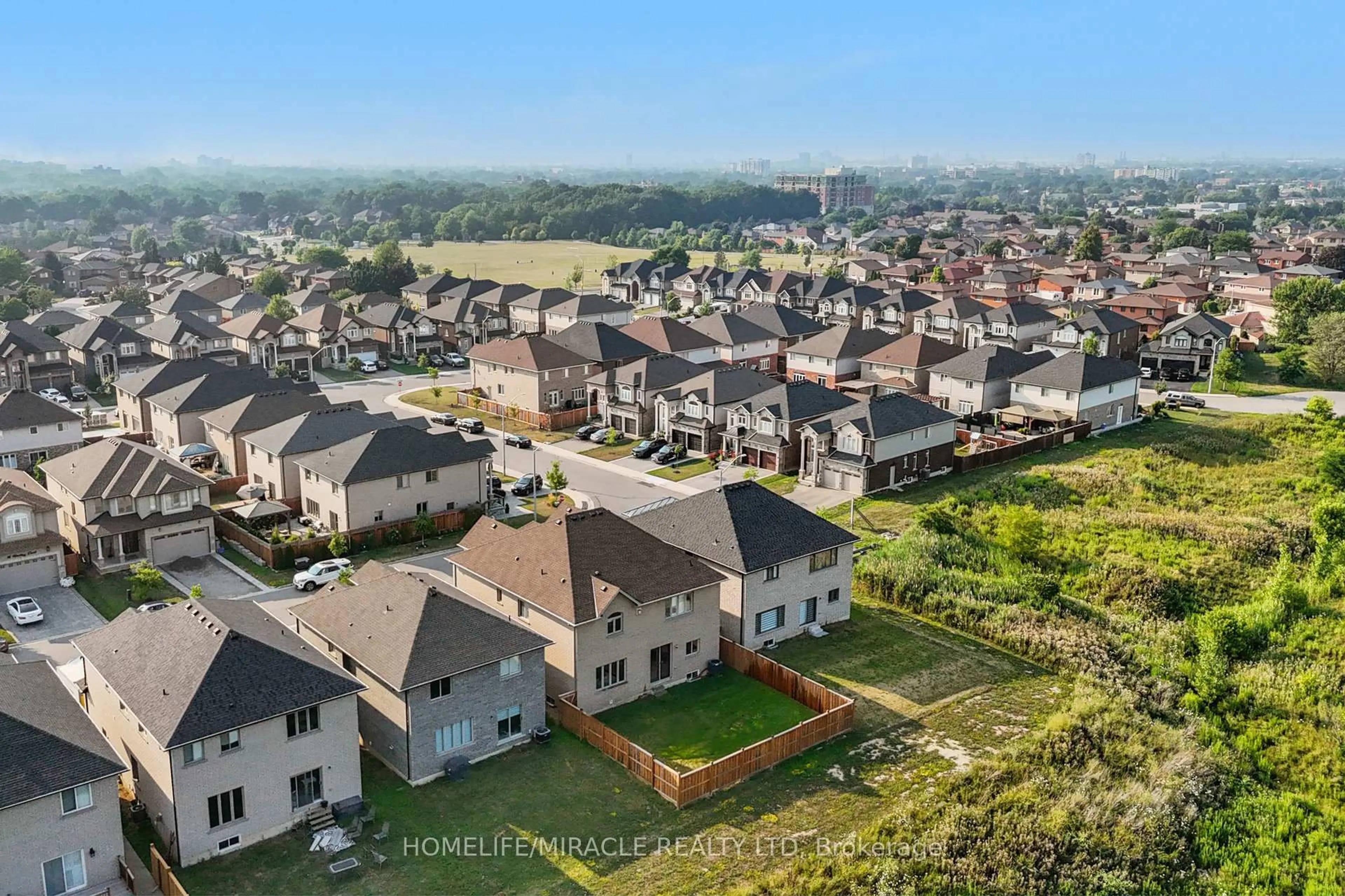 A pic from outside/outdoor area/front of a property/back of a property/a pic from drone, unknown for 7 Riesling Crt, Hamilton Ontario L8G 0B4