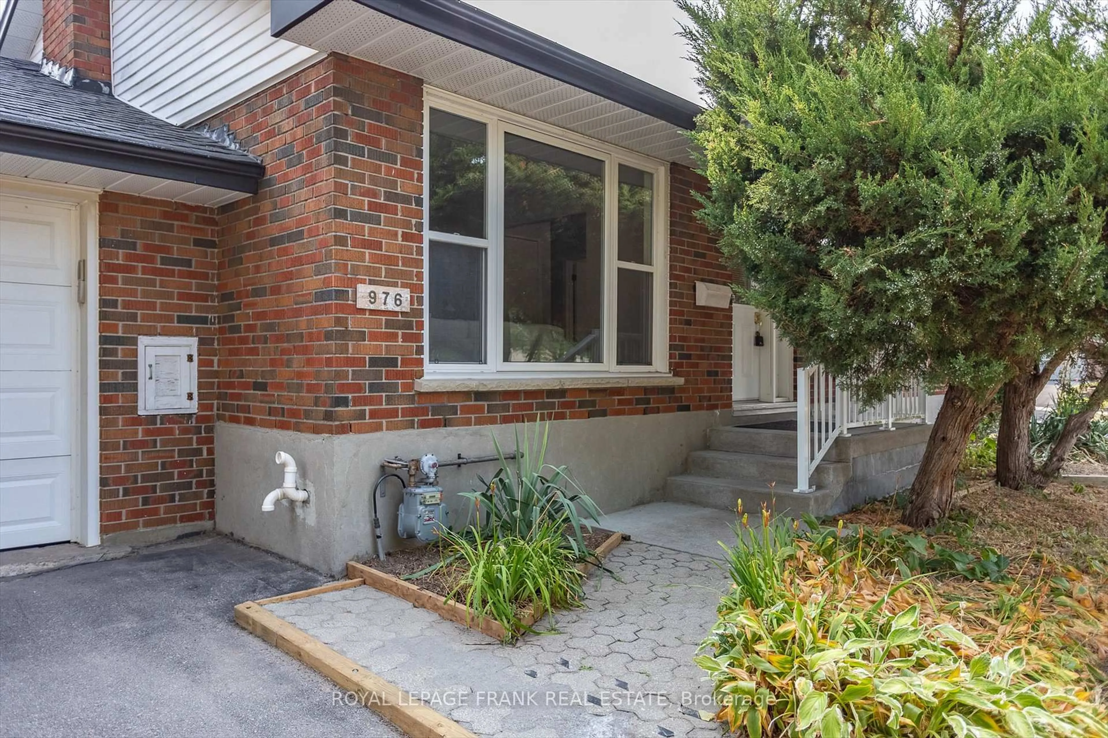 Home with brick exterior material, street for 976 Glebemount Cres, Peterborough North Ontario K9H 6L9