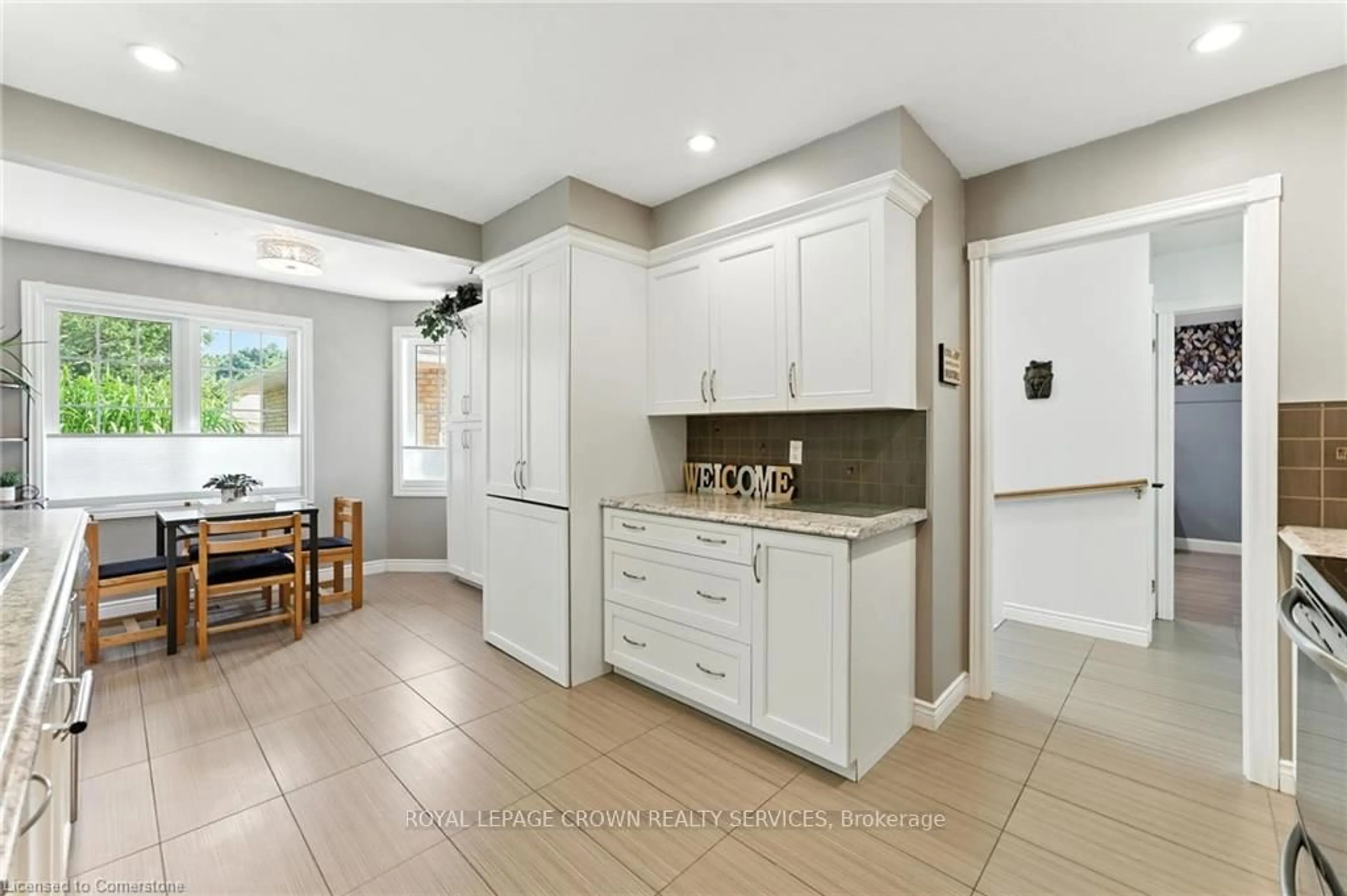 Open concept kitchen, ceramic/tile floor for 75 Beasley Cres #17, Cambridge Ontario N1T 1P5