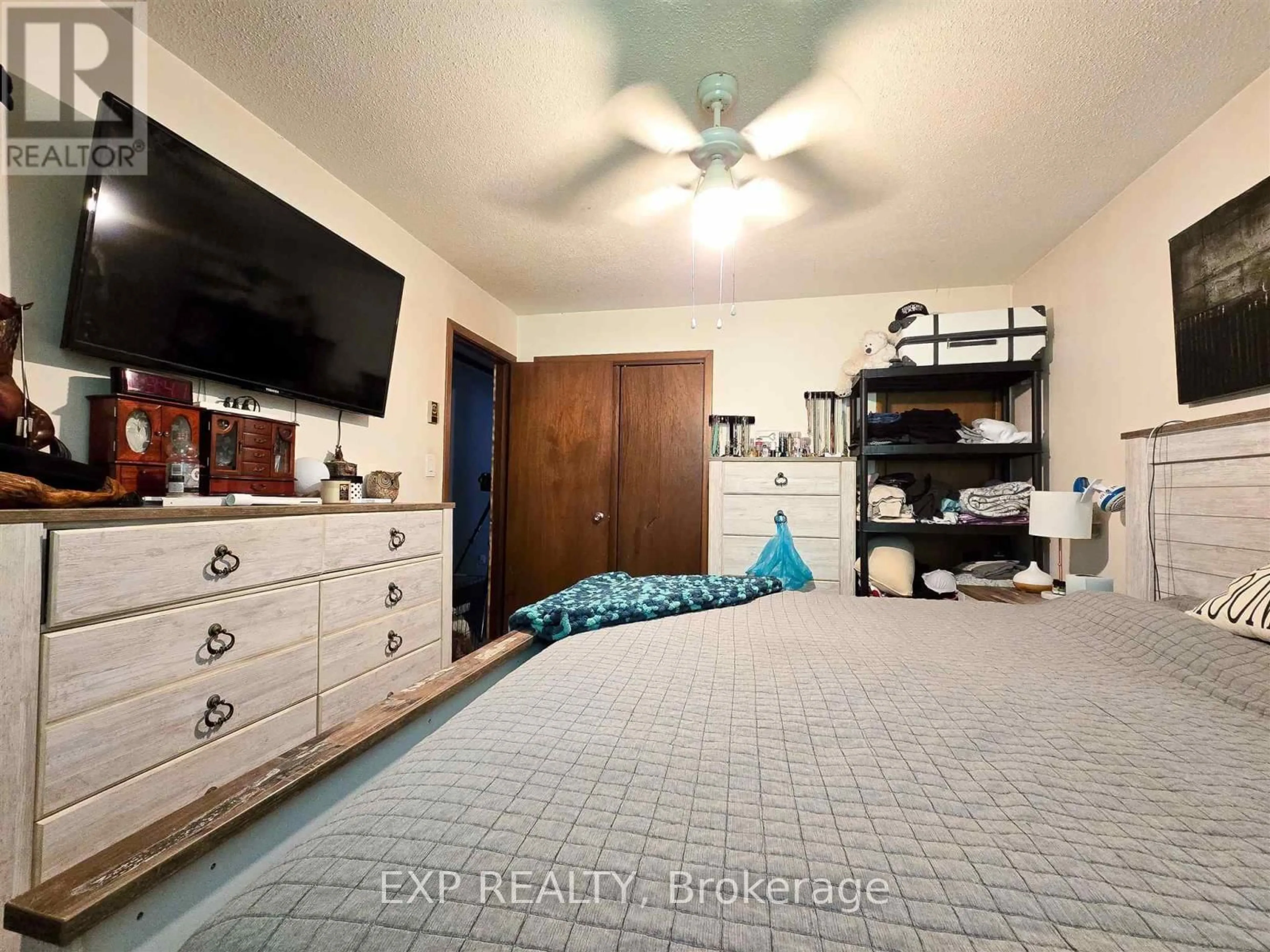 A pic of a room for 14 Admiral Dr, Sault Ste Marie Ontario P6C 5W3
