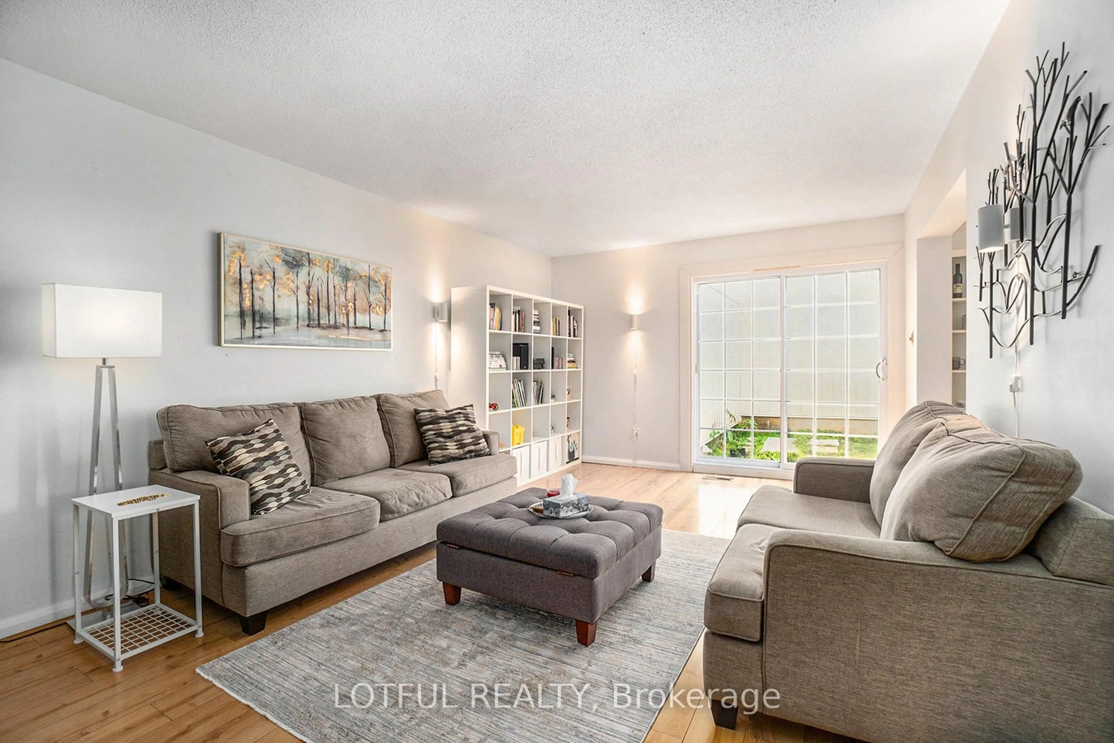 Living room with furniture, unknown for 427 Kintyre Private, Ottawa Ontario K2C 3M9