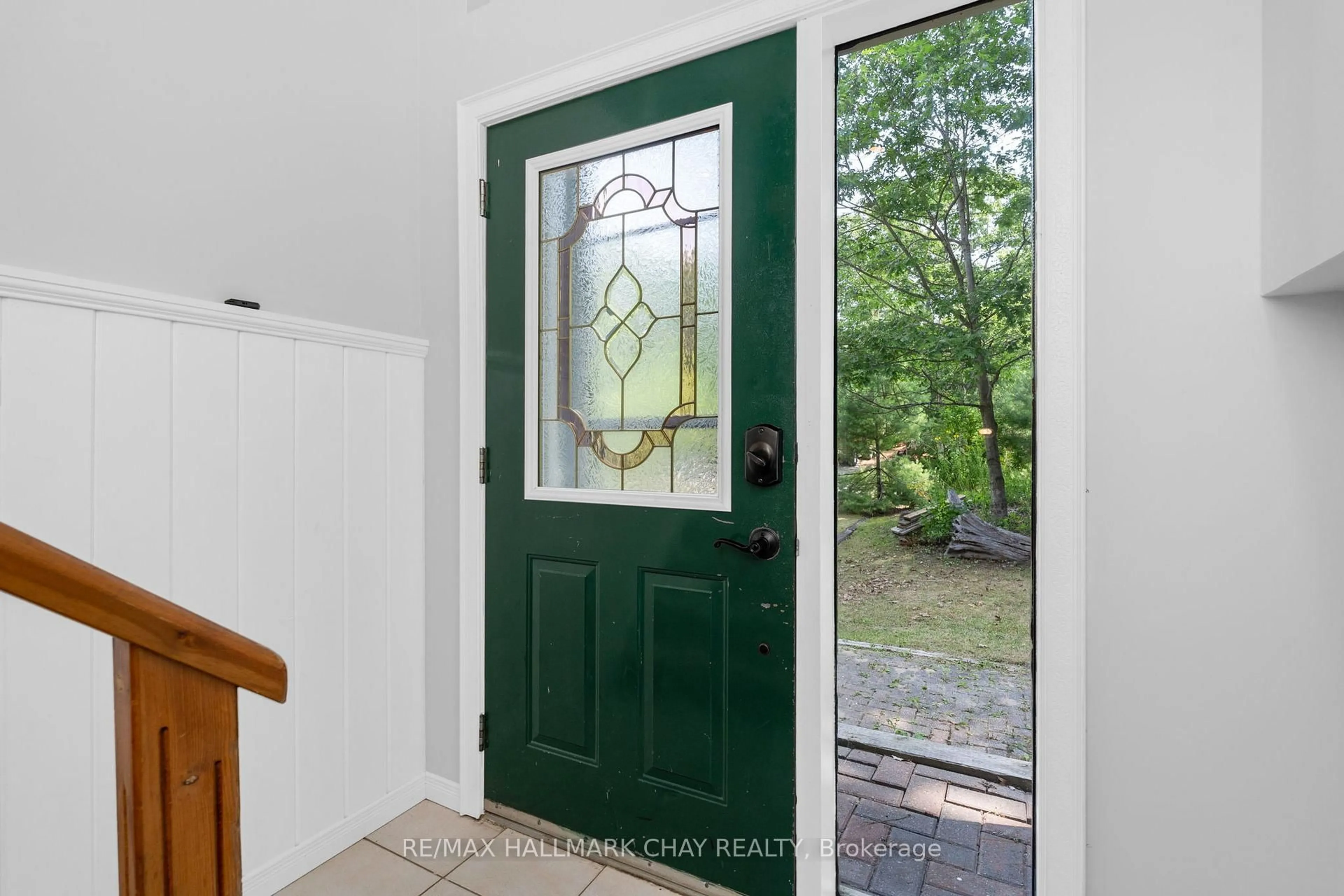Indoor entryway for 235 Revell St, Gravenhurst Ontario P1P 1R2