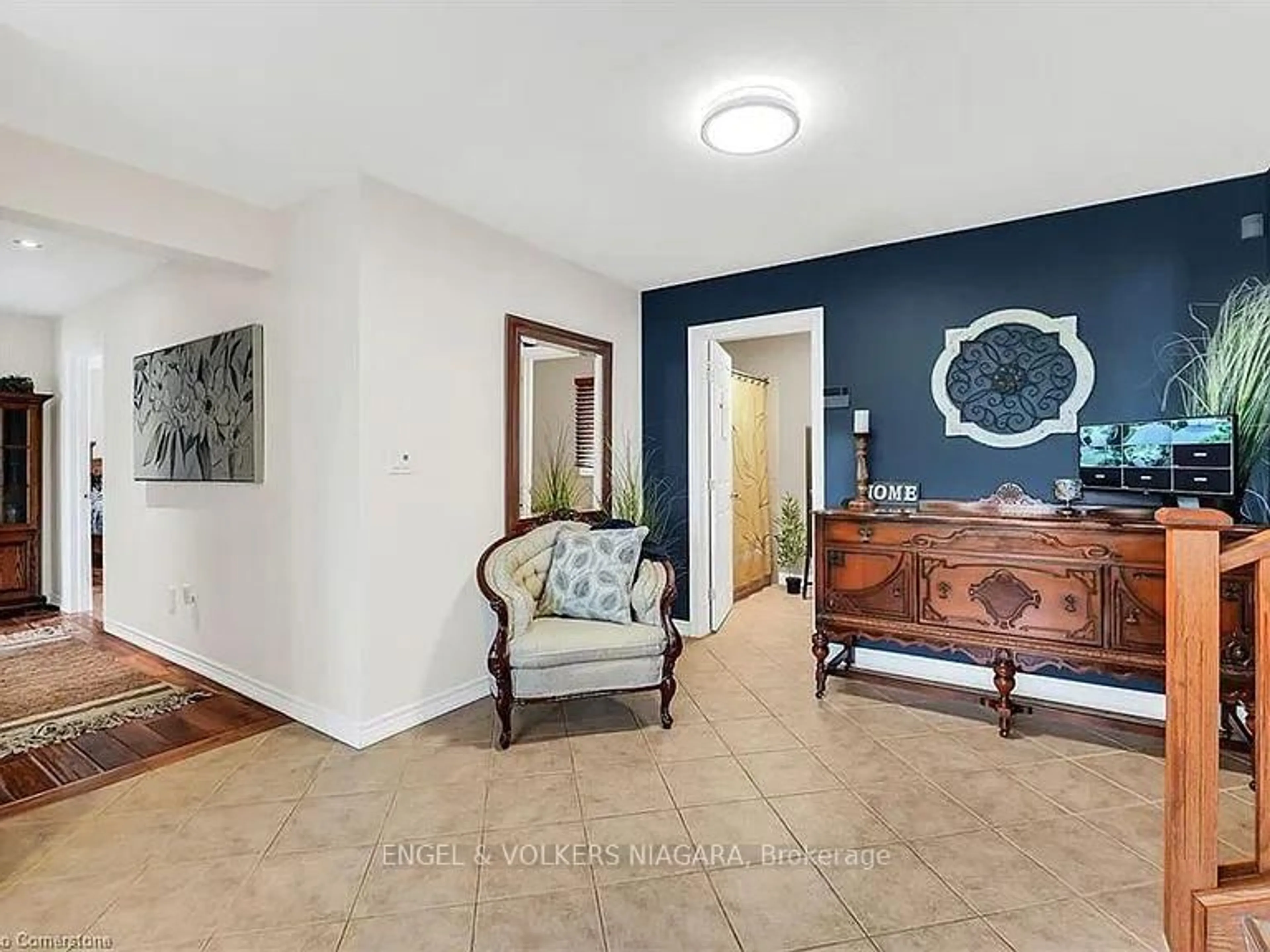 Indoor entryway for 335 Moores Rd, Haldimand Ontario N0A 1R0