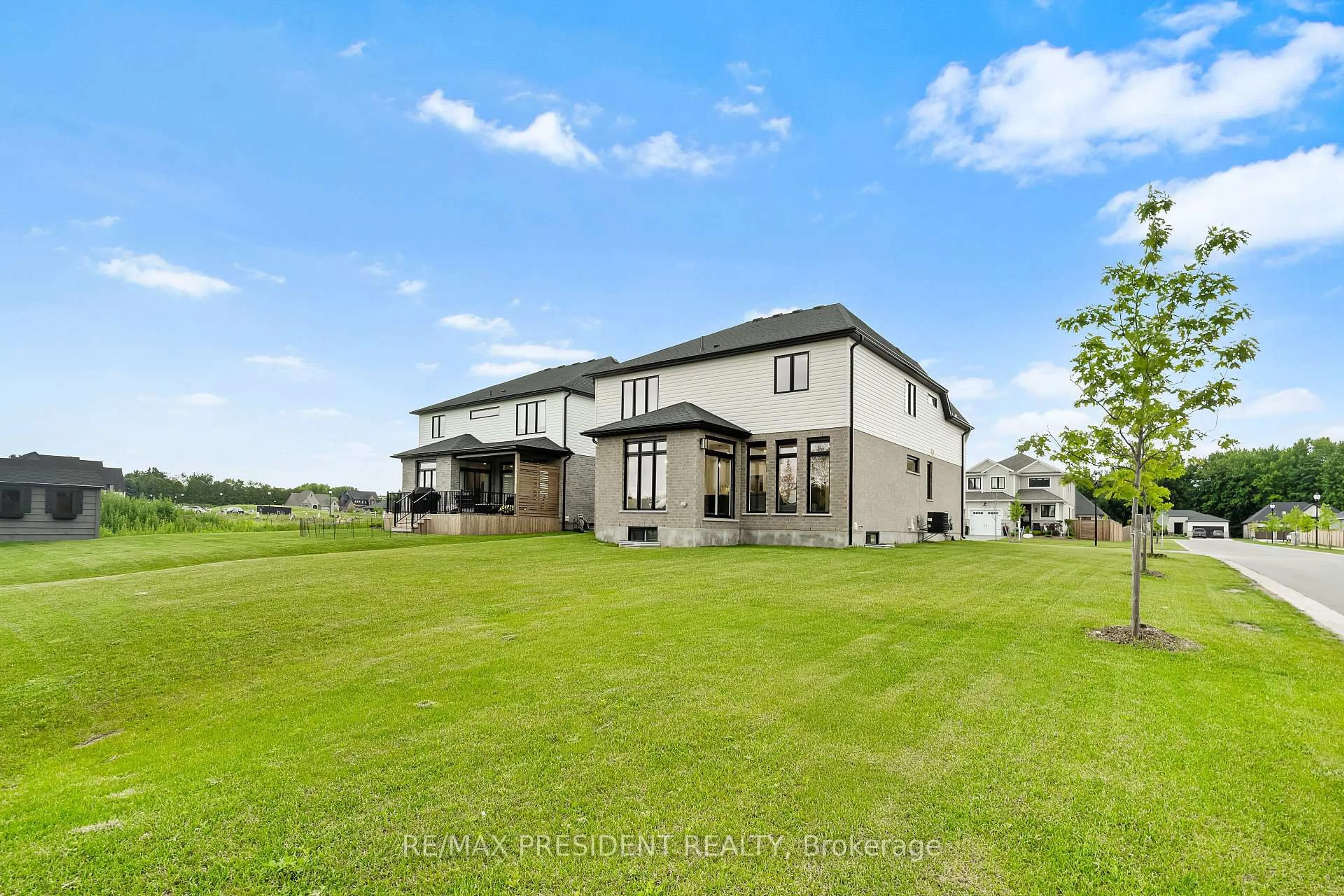 A pic from outside/outdoor area/front of a property/back of a property/a pic from drone, unknown for 191 Foxborough Pl, Thames Centre Ontario N0M 2P0