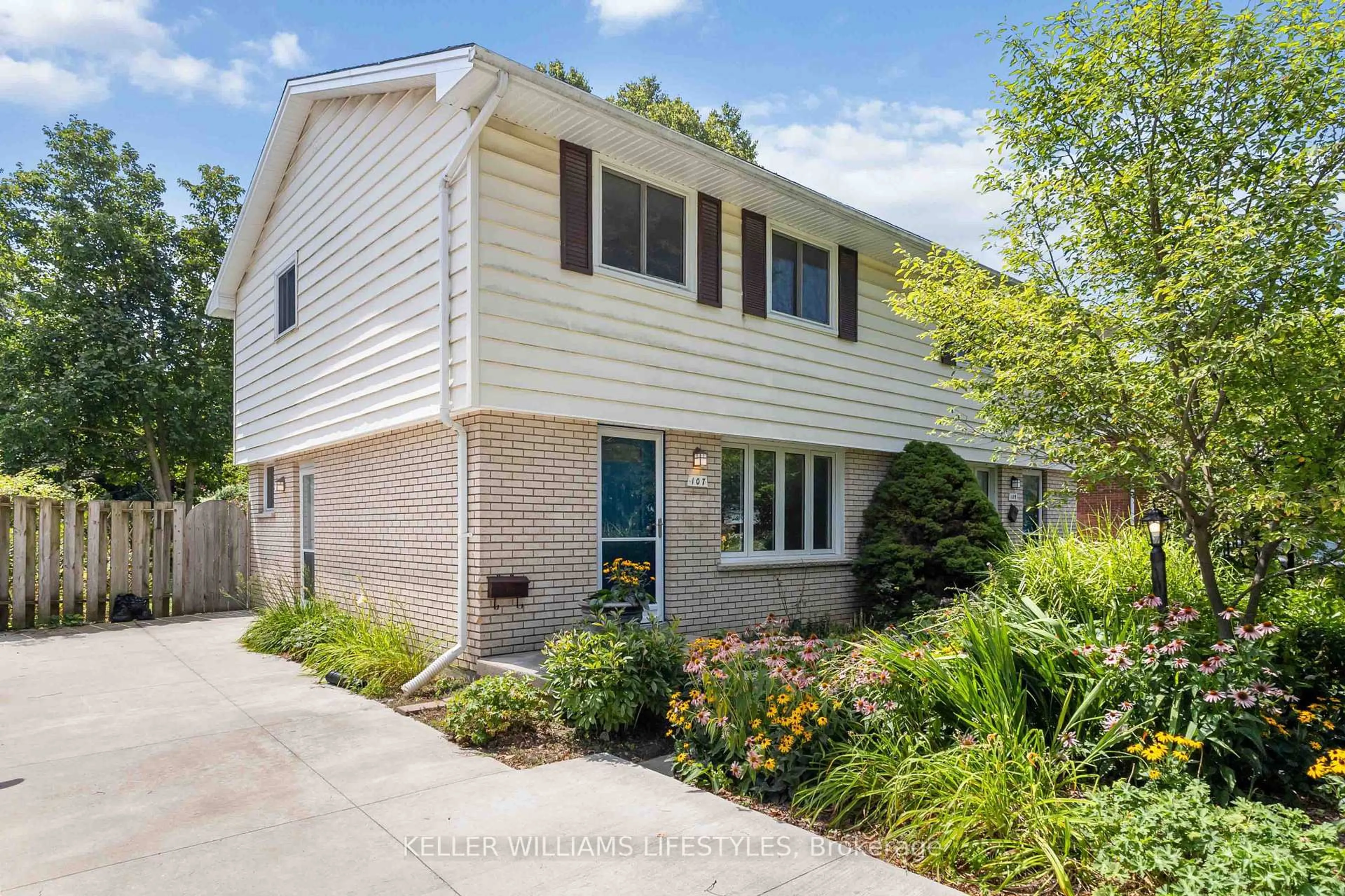 Home with vinyl exterior material, street for 107 Cecilia Ave, London East Ontario N5Y 3Z9
