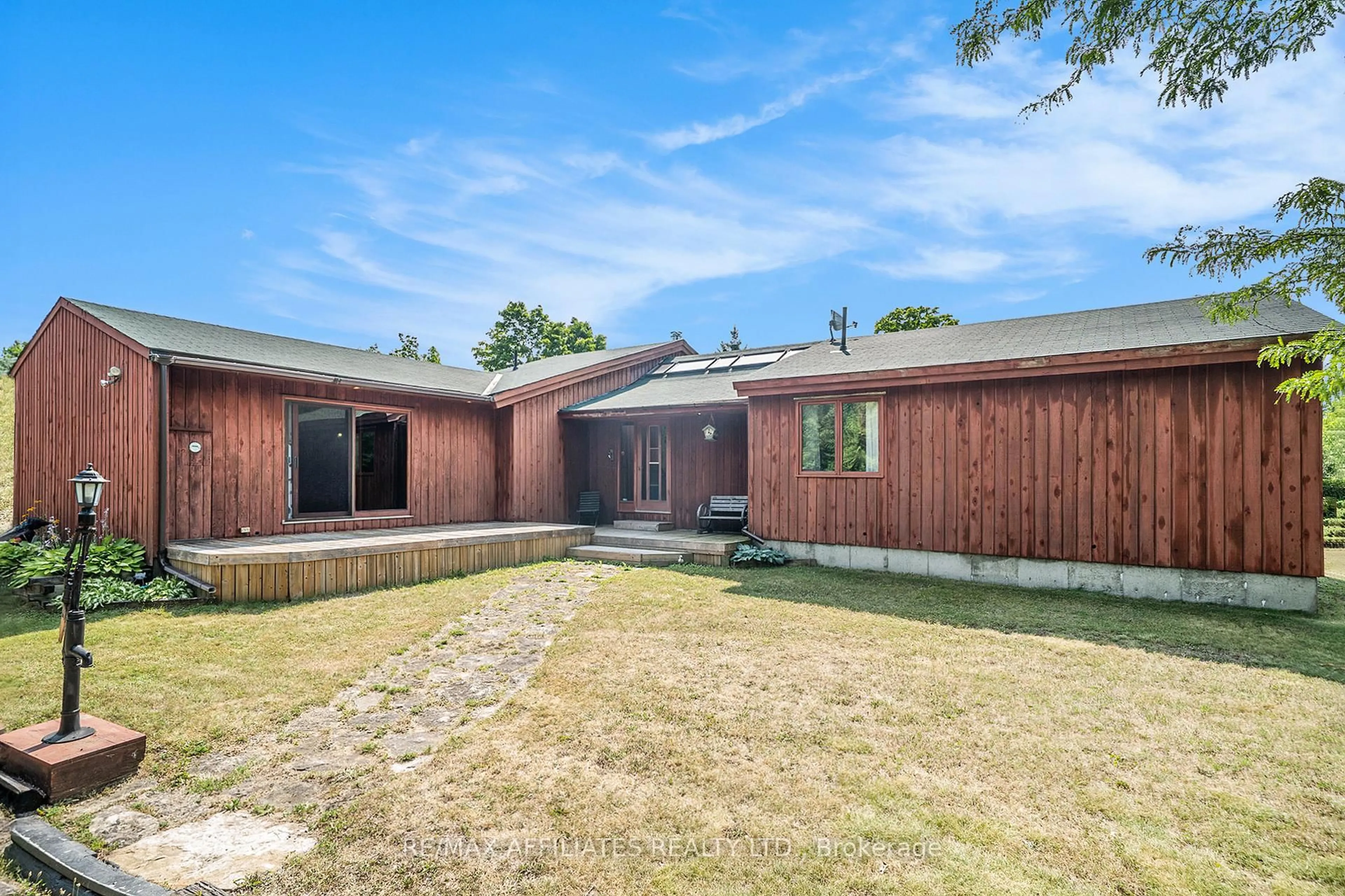 A pic from outside/outdoor area/front of a property/back of a property/a pic from drone, building for 358 Davis Side Rd, Smiths Falls Ontario K7A 4S7