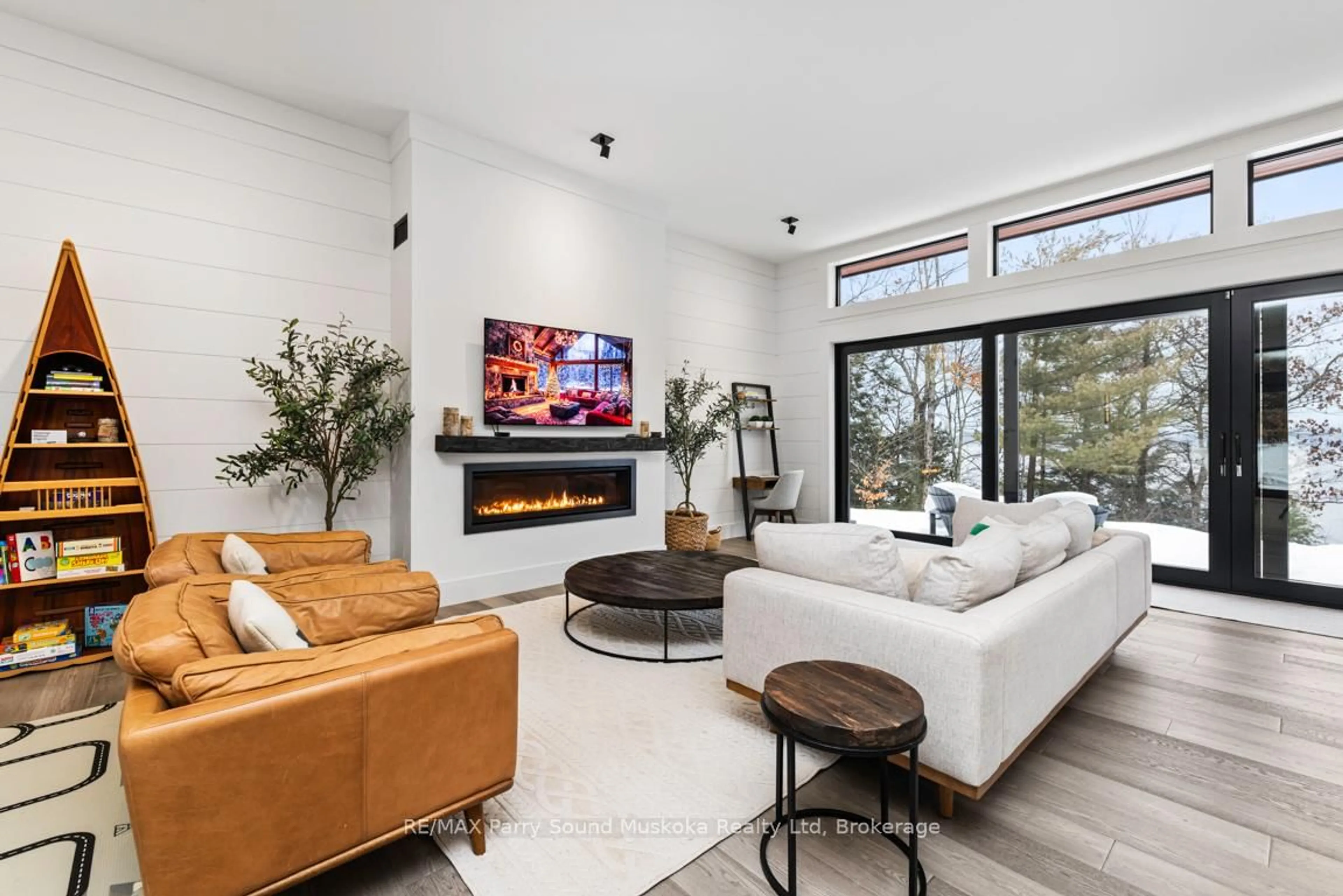 Living room with furniture, unknown for 309 141 Highway, Seguin Ontario P2A 2W8