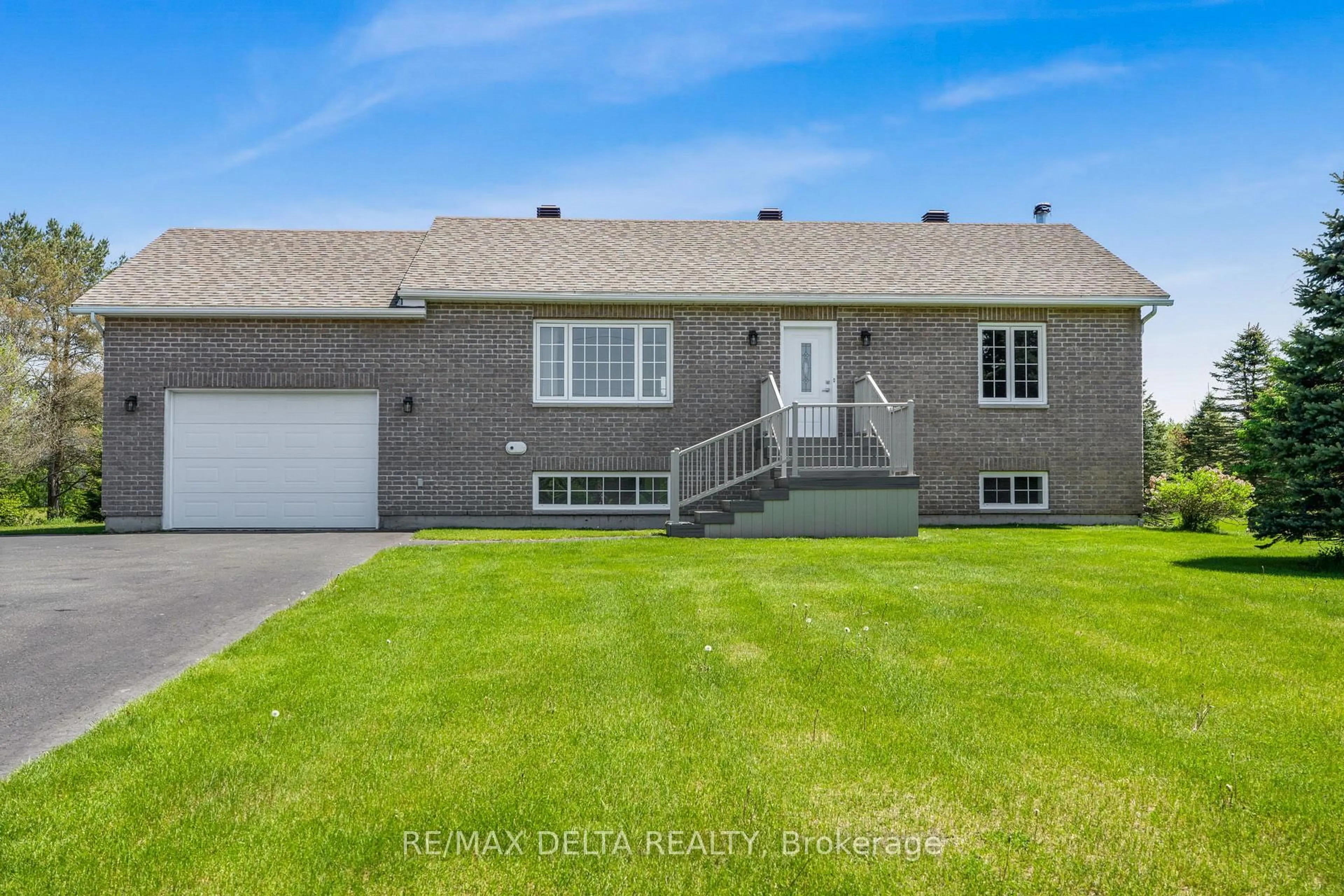 Unknown for 1987 Paul Dr, Clarence-Rockland Ontario K0A 1E0