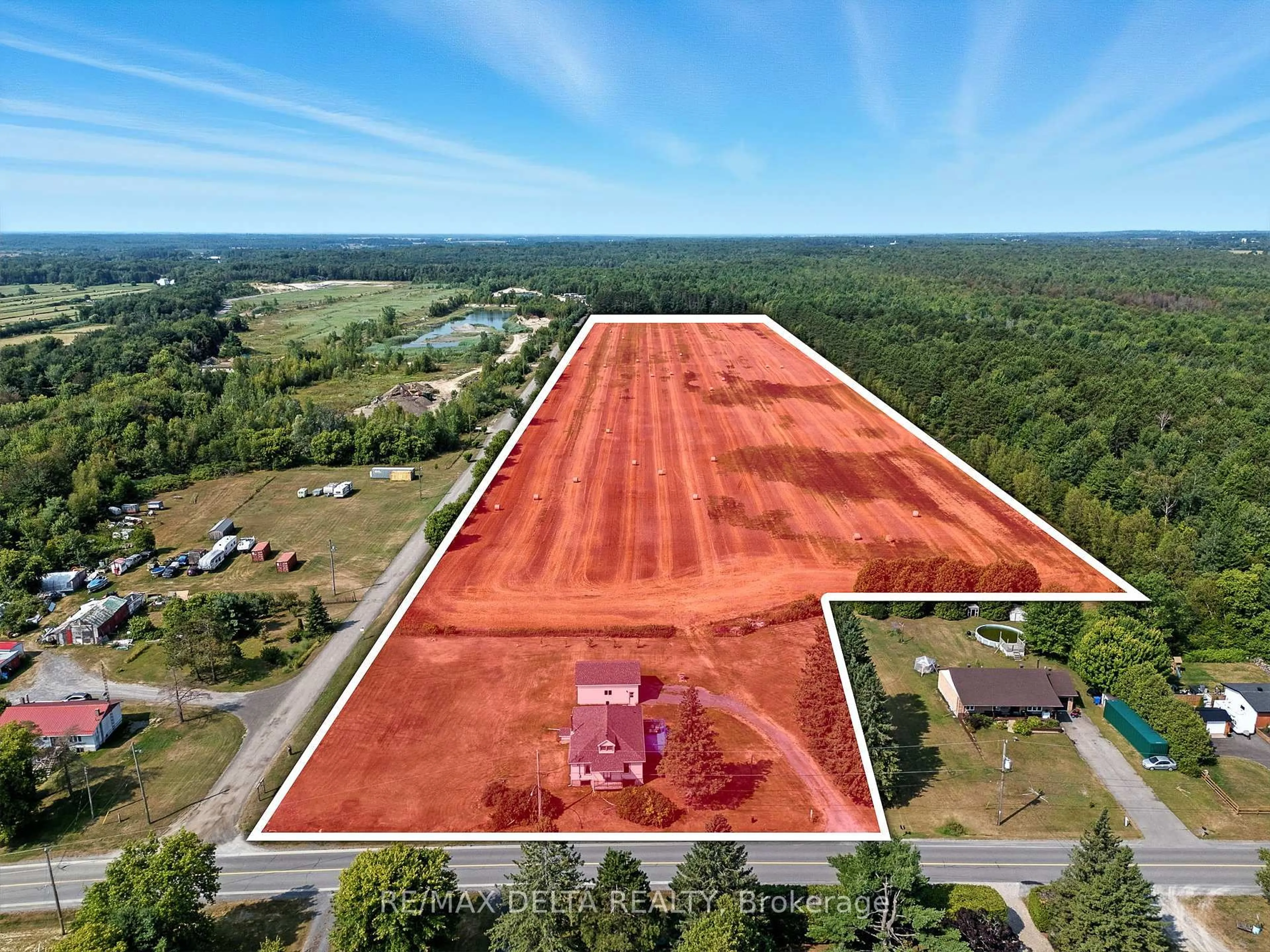 A pic from outside/outdoor area/front of a property/back of a property/a pic from drone, building for 3560 Drouin Rd, Clarence-Rockland Ontario K0A 2A0
