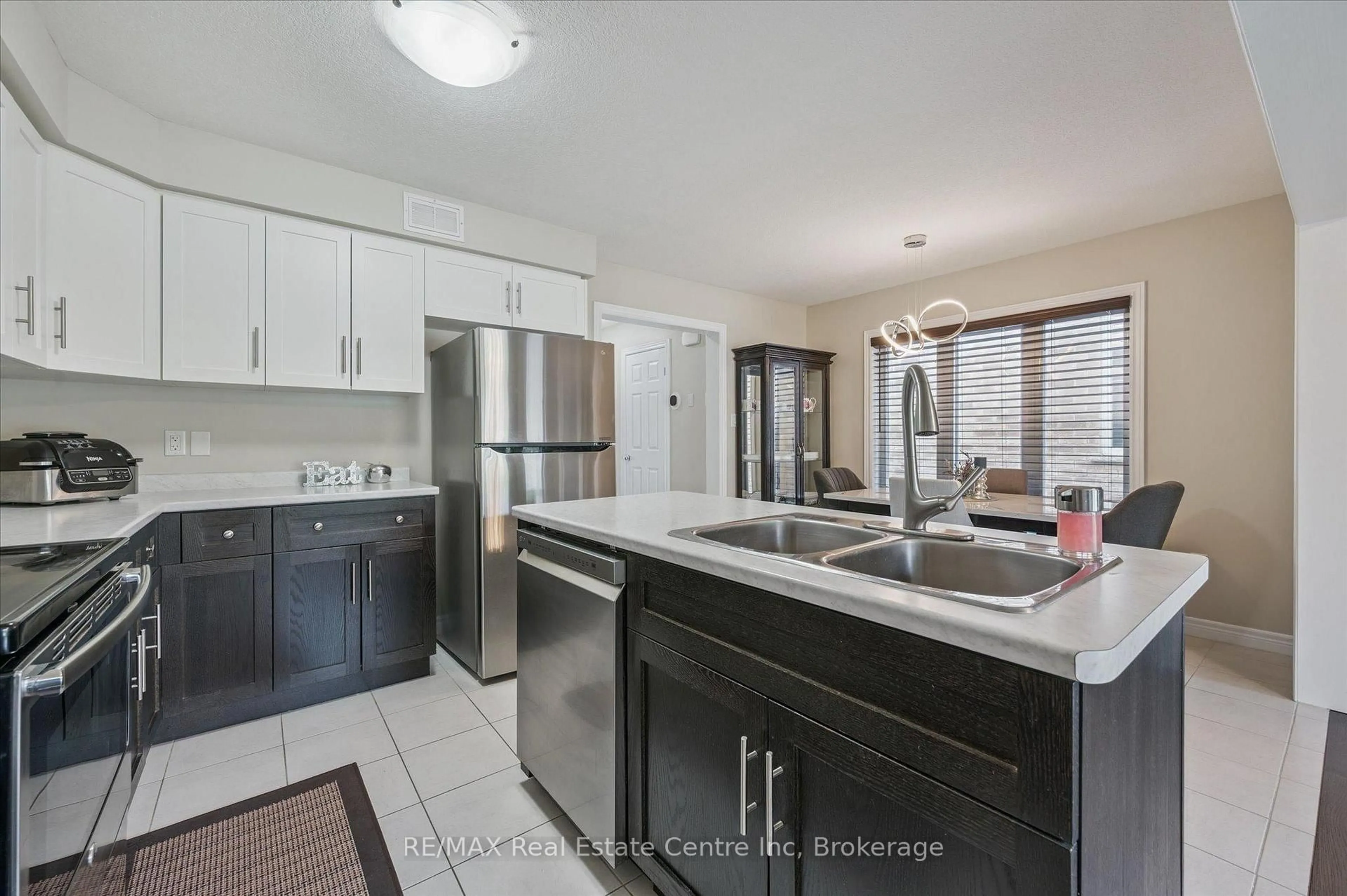 Open concept kitchen, ceramic/tile floor for 23 Ambrous Cres, Guelph Ontario N1G 0G1