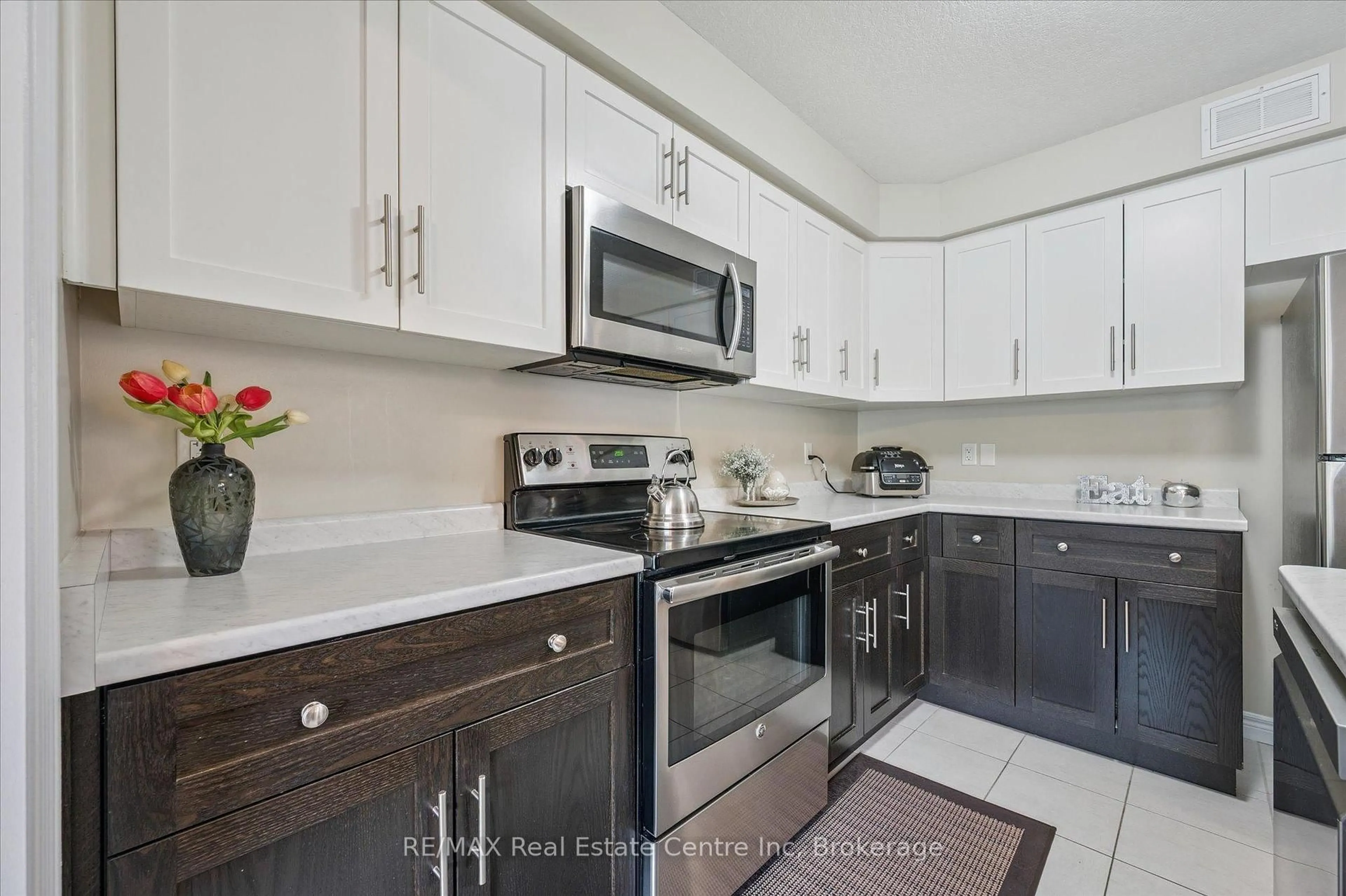 Standard kitchen, unknown for 23 Ambrous Cres, Guelph Ontario N1G 0G1
