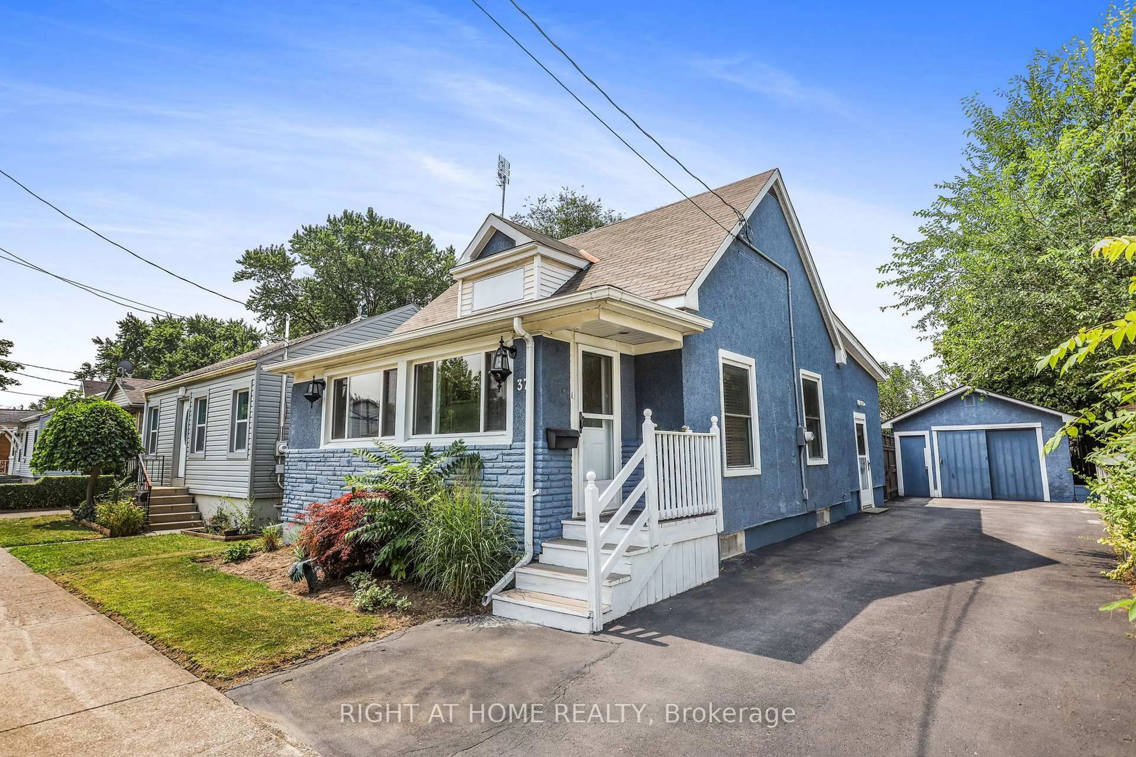 Home with vinyl exterior material, street for 37 Cosby Ave, St. Catharines Ontario L2M 5R5