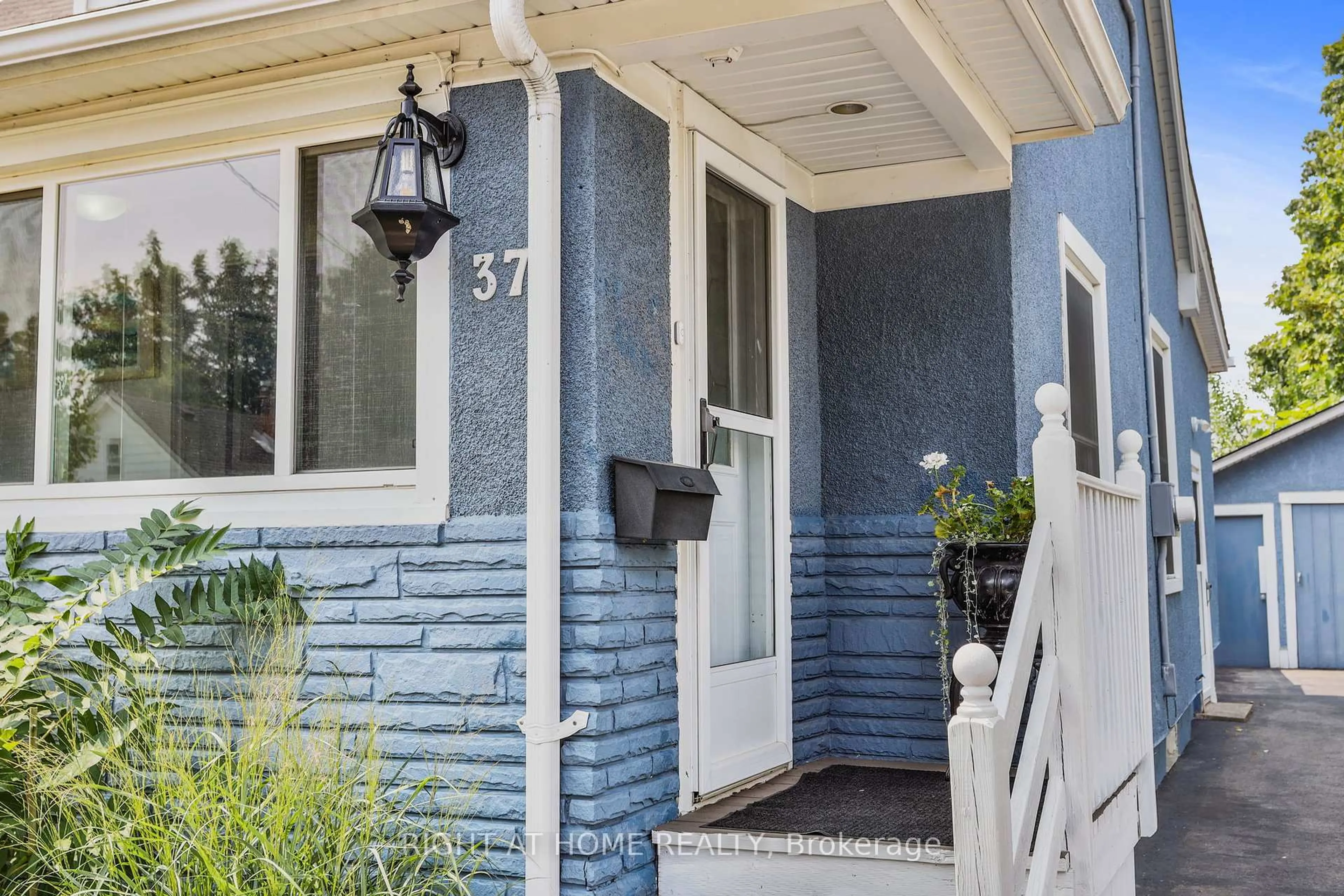 Unknown for 37 Cosby Ave, St. Catharines Ontario L2M 5R5