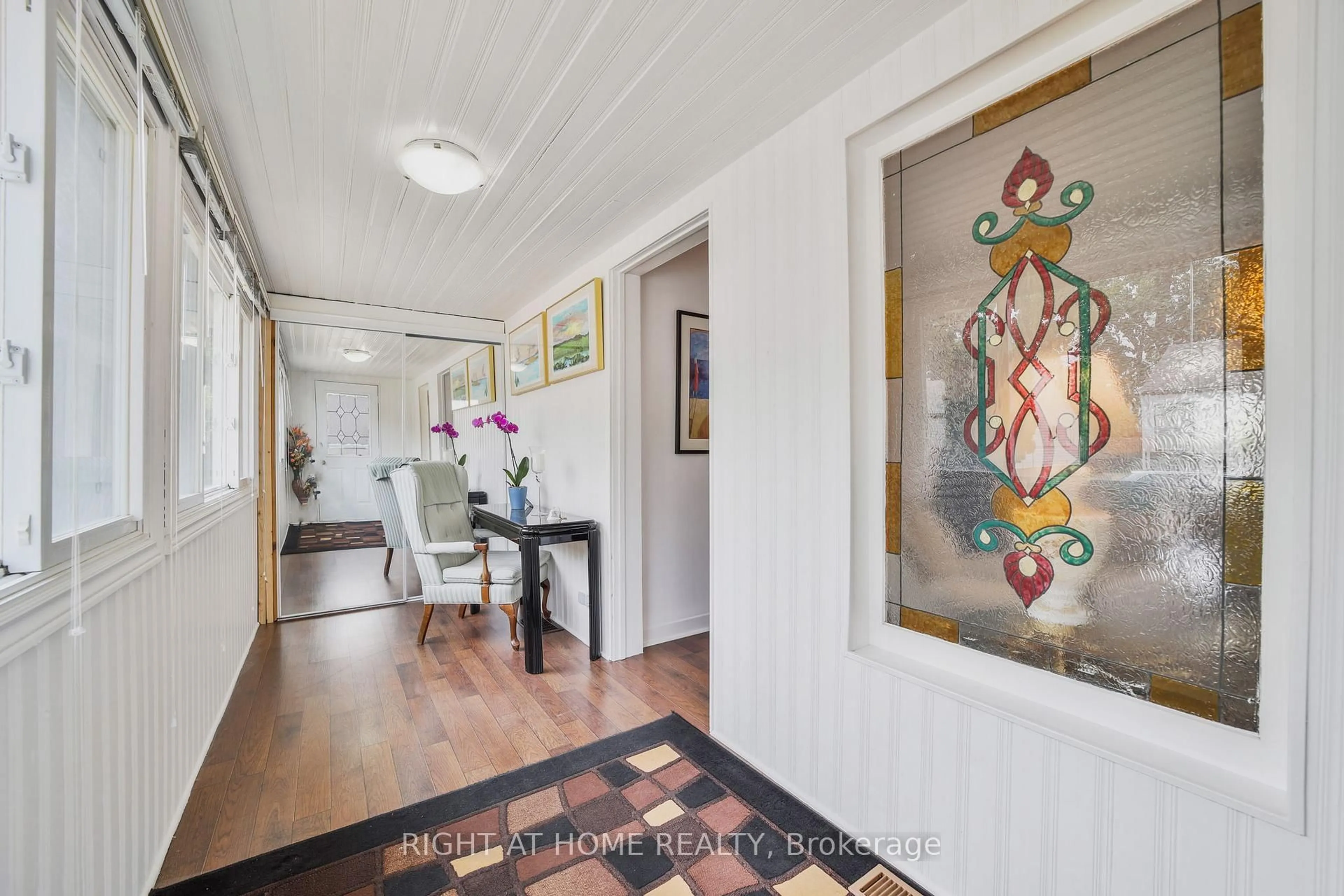 Indoor entryway for 37 Cosby Ave, St. Catharines Ontario L2M 5R5
