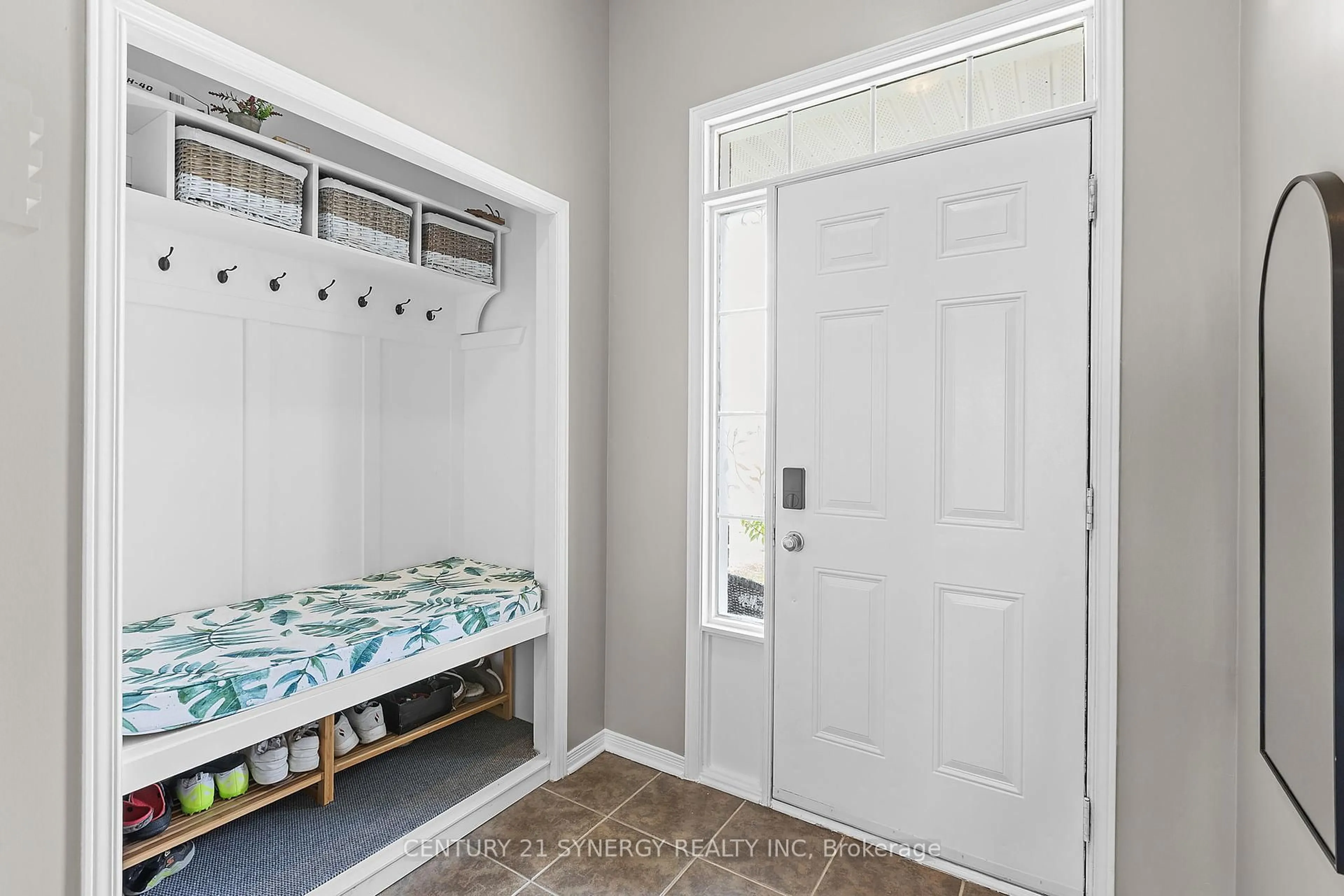 Indoor entryway for 1790 Plainridge Cres, Orleans Ontario K4A 0M2