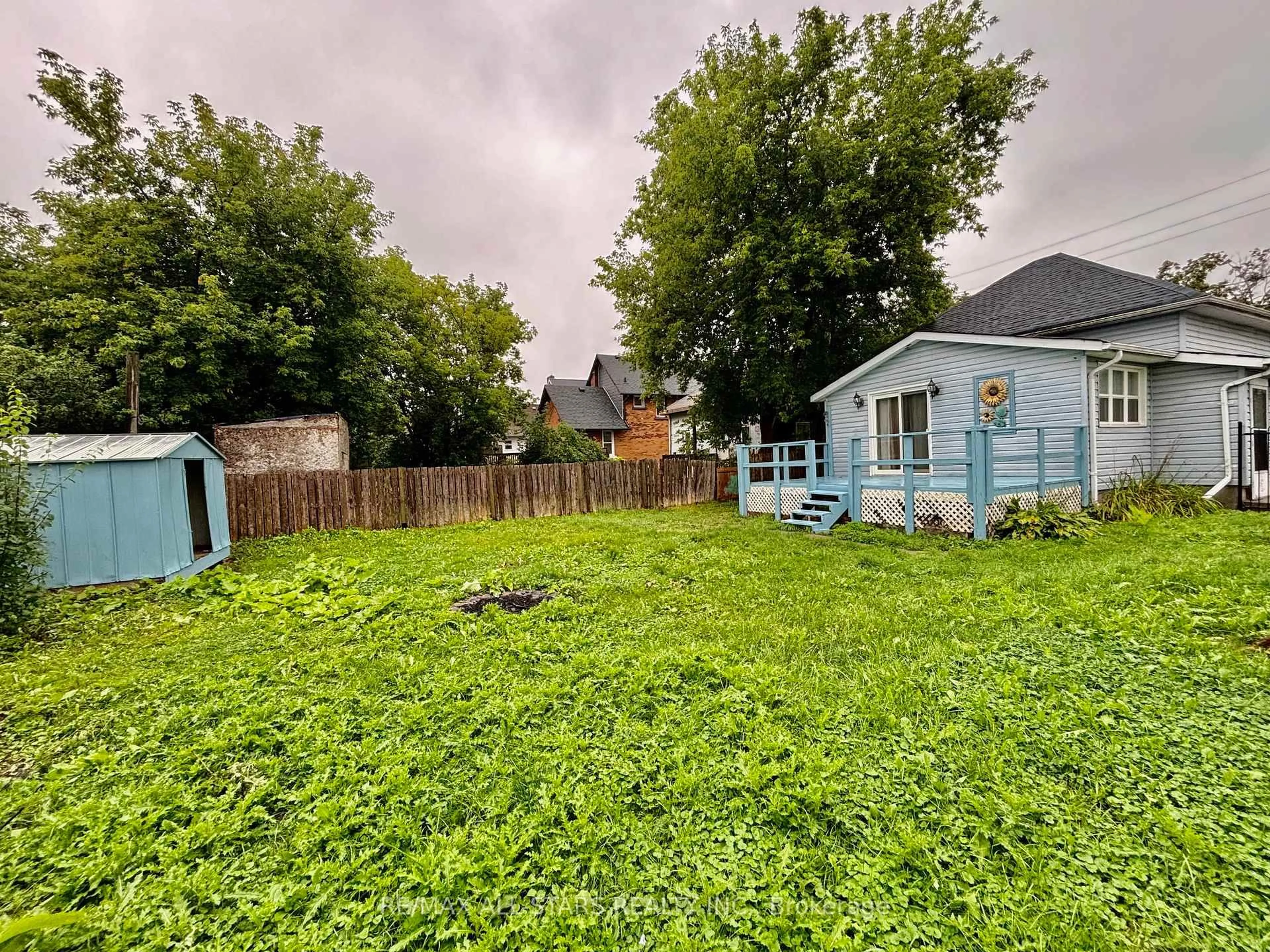 A pic from outside/outdoor area/front of a property/back of a property/a pic from drone, street for 81 Durham St, Kawartha Lakes Ontario K9V 2P8