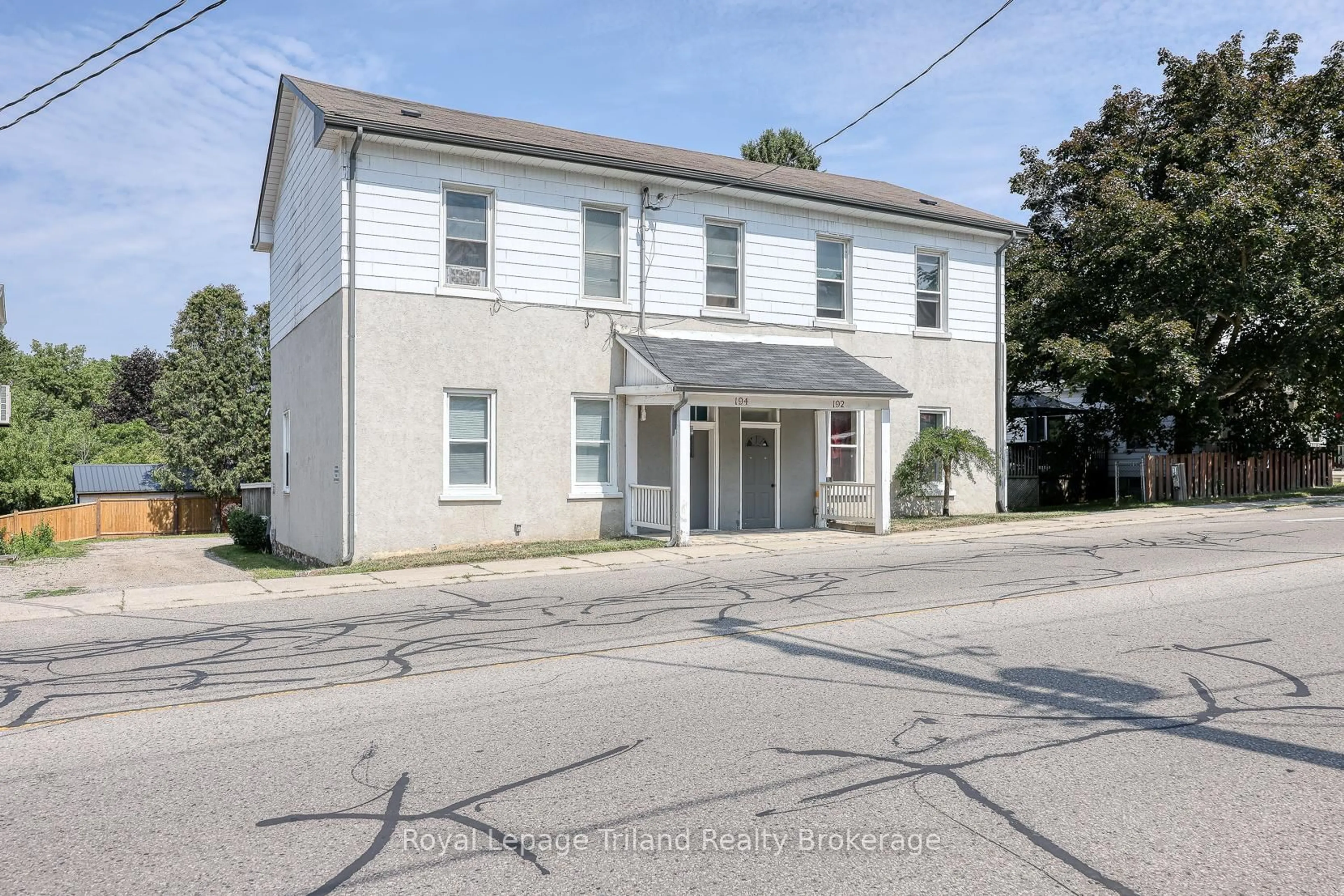 A pic from outside/outdoor area/front of a property/back of a property/a pic from drone, street for 192-194 King St, Ingersoll Ontario N5C 2K3