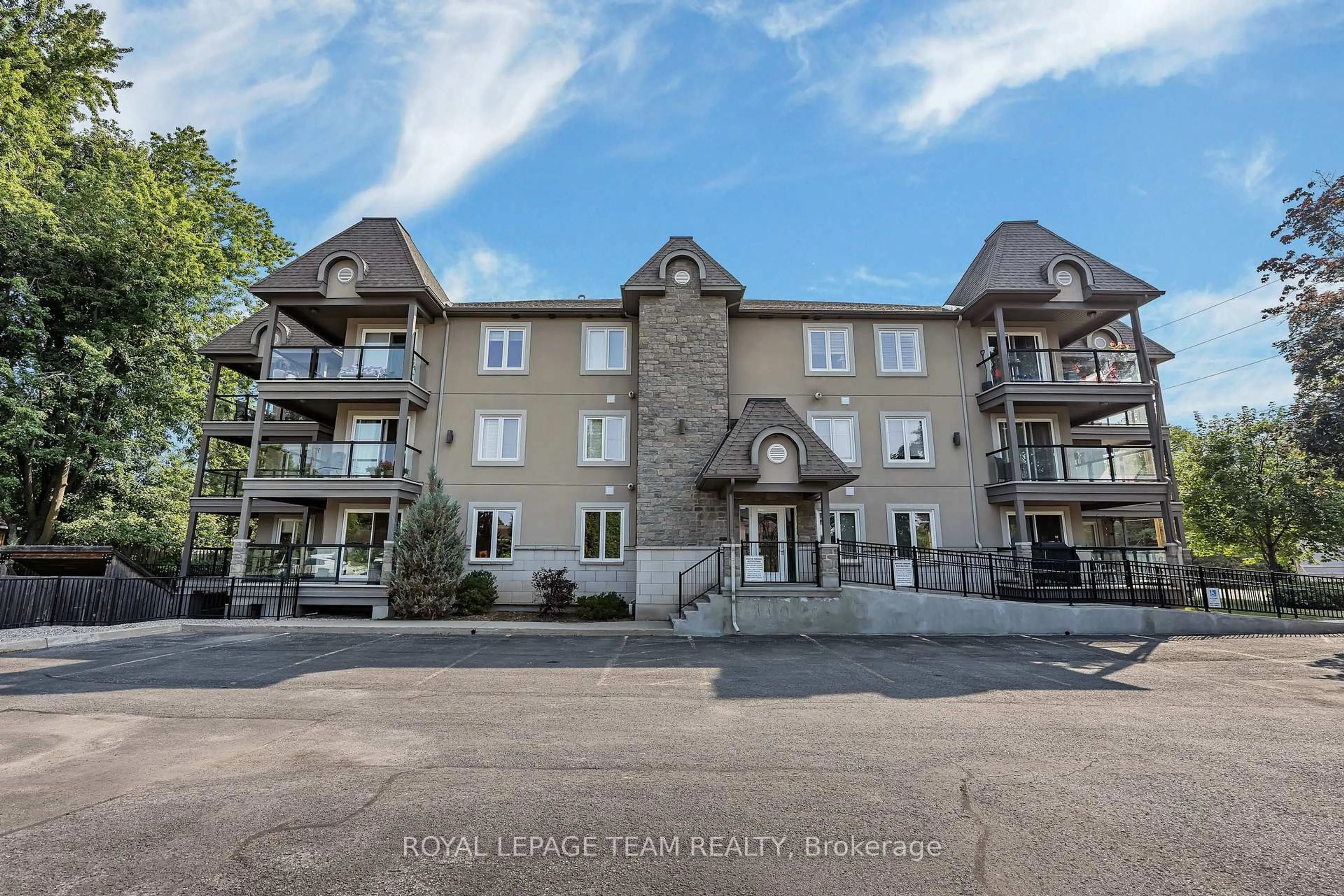 Unknown for 2 Warner St #202, Russell Ontario K4R 0B4