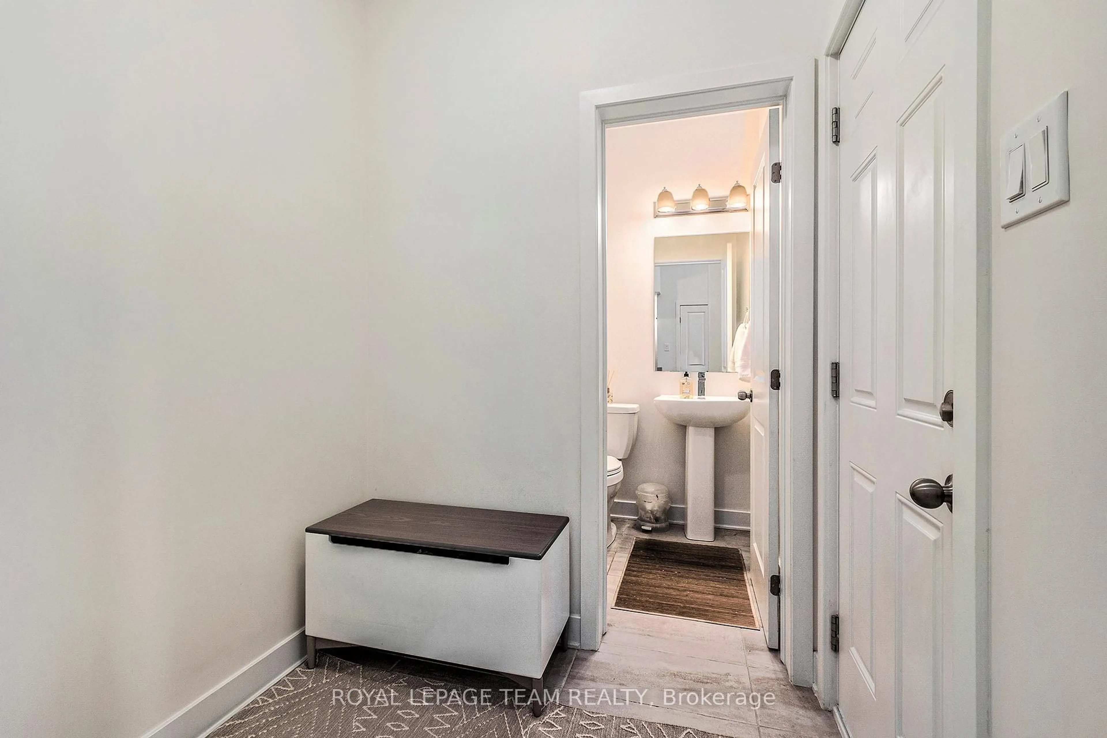 Indoor entryway for 574 Triangle St, Ottawa Ontario K2V 0M1