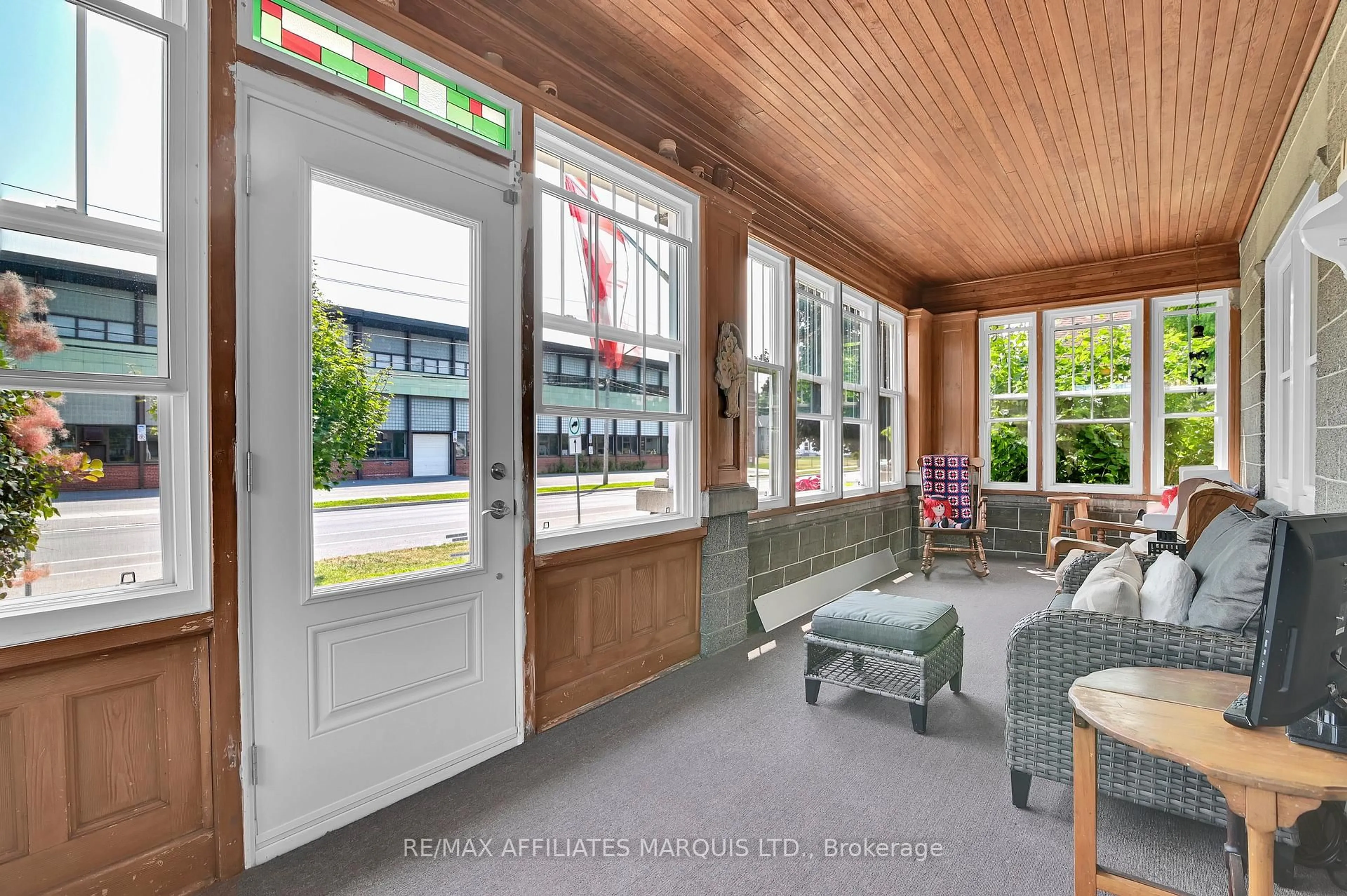 Indoor entryway for 123 Fifth St, Cornwall Ontario K6H 2L6