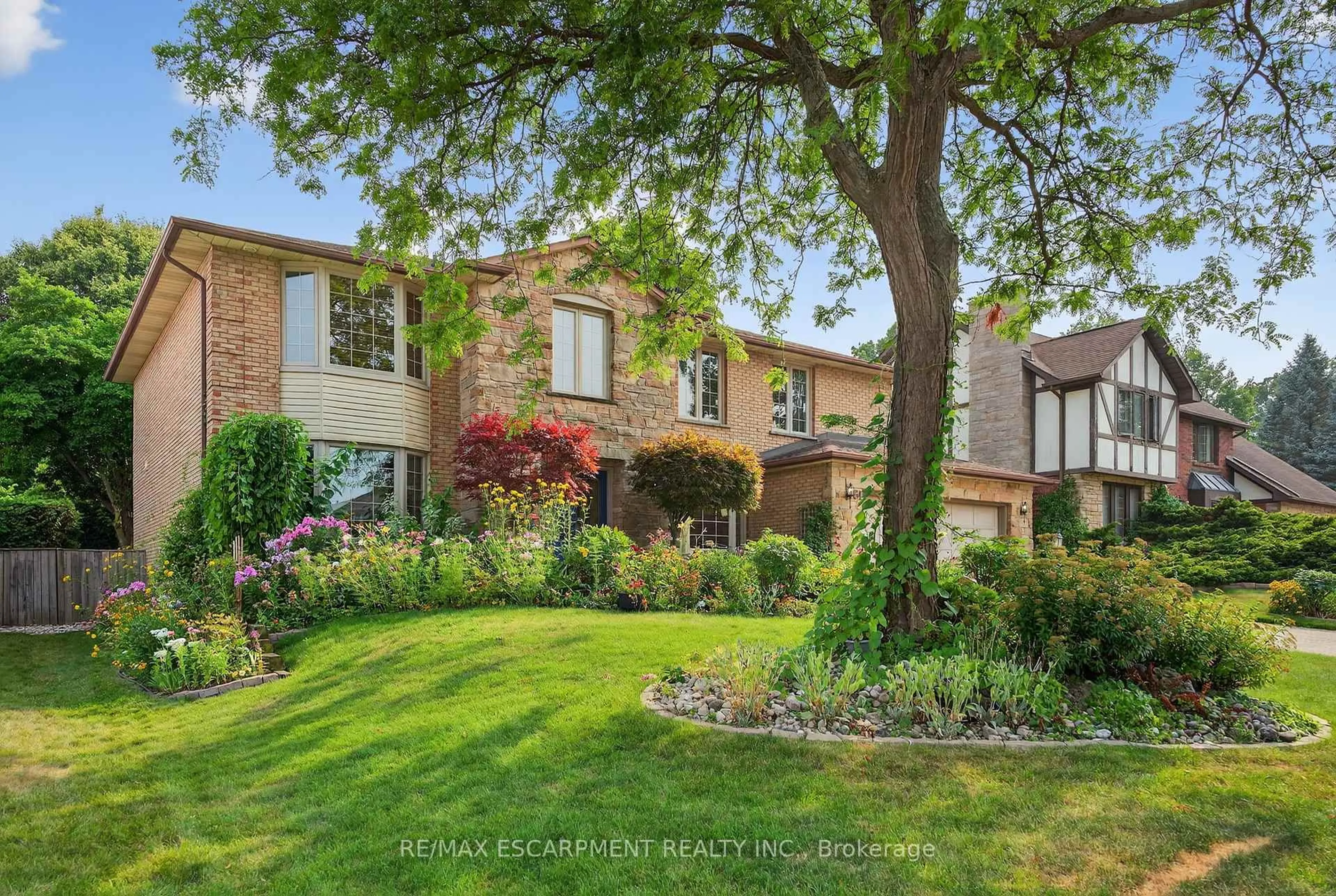Home with brick exterior material, street for 64 Summerdale Pl, Hamilton Ontario L9G 3Z7