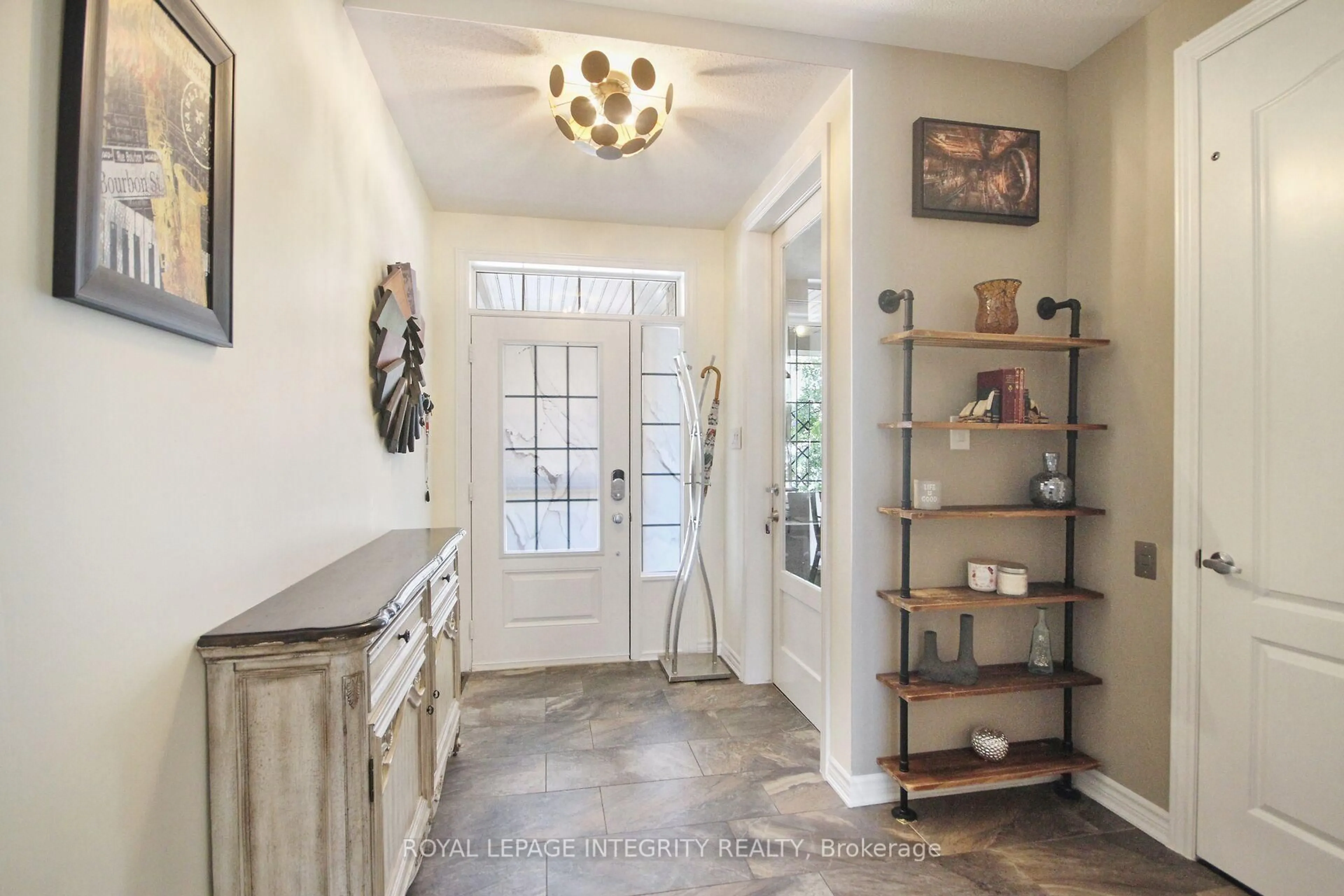 Indoor entryway for 318 Everglade Way, Ottawa Ontario K2M 0K9