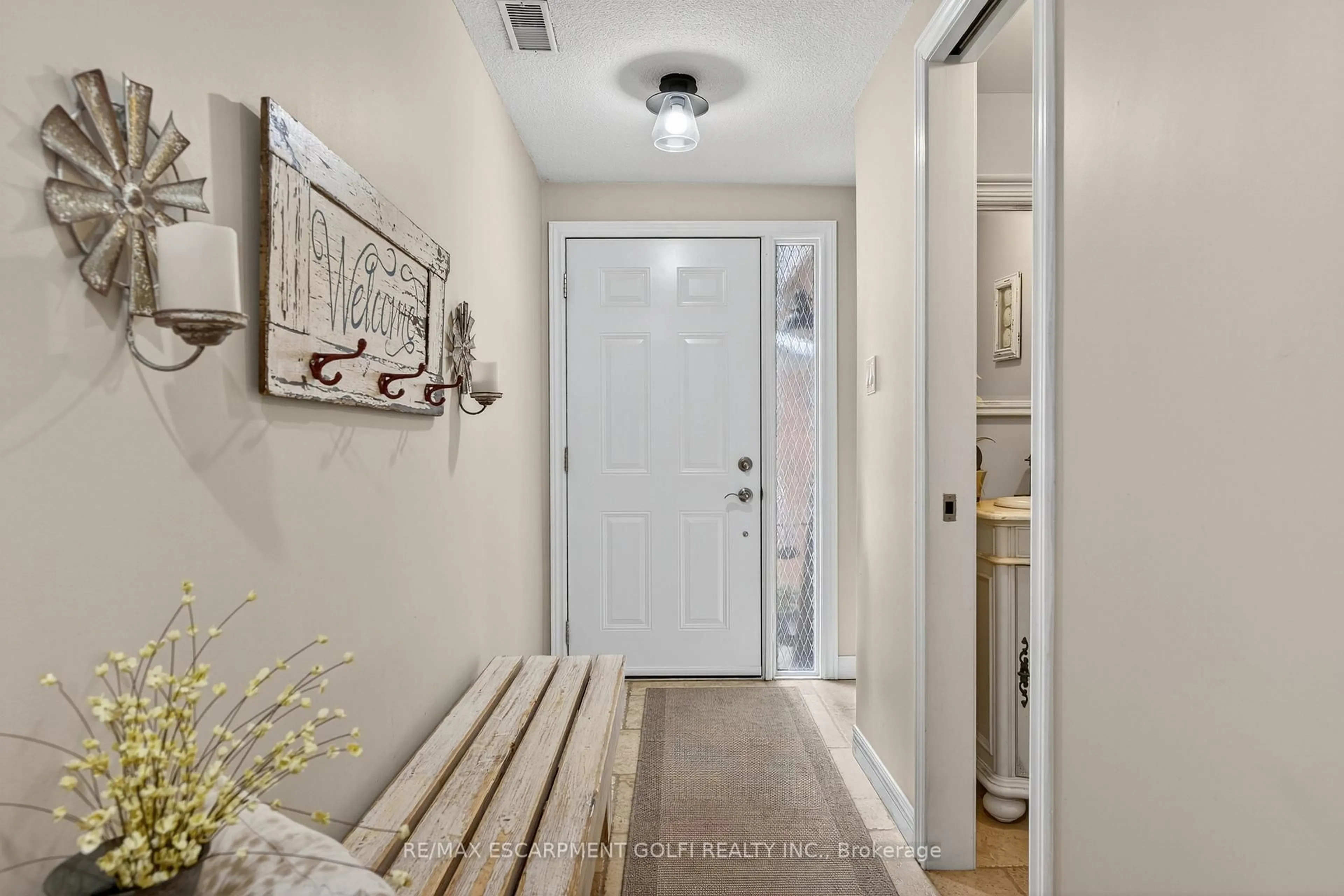 Indoor entryway for 11 Harrisford St #122, Hamilton Ontario L8K 6L7