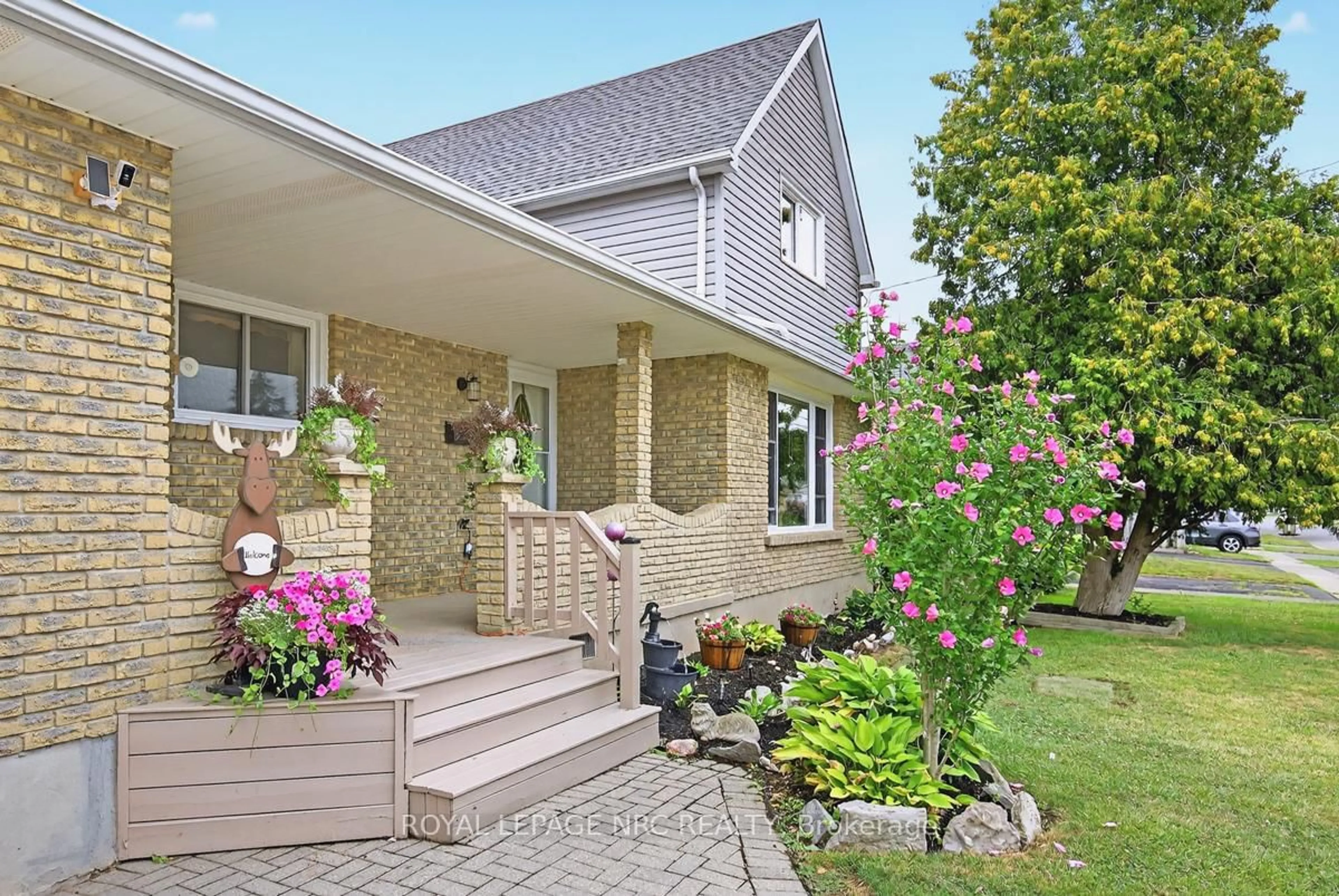 Home with brick exterior material, street for 56 SANTONE Ave, Welland Ontario L3C 2J4