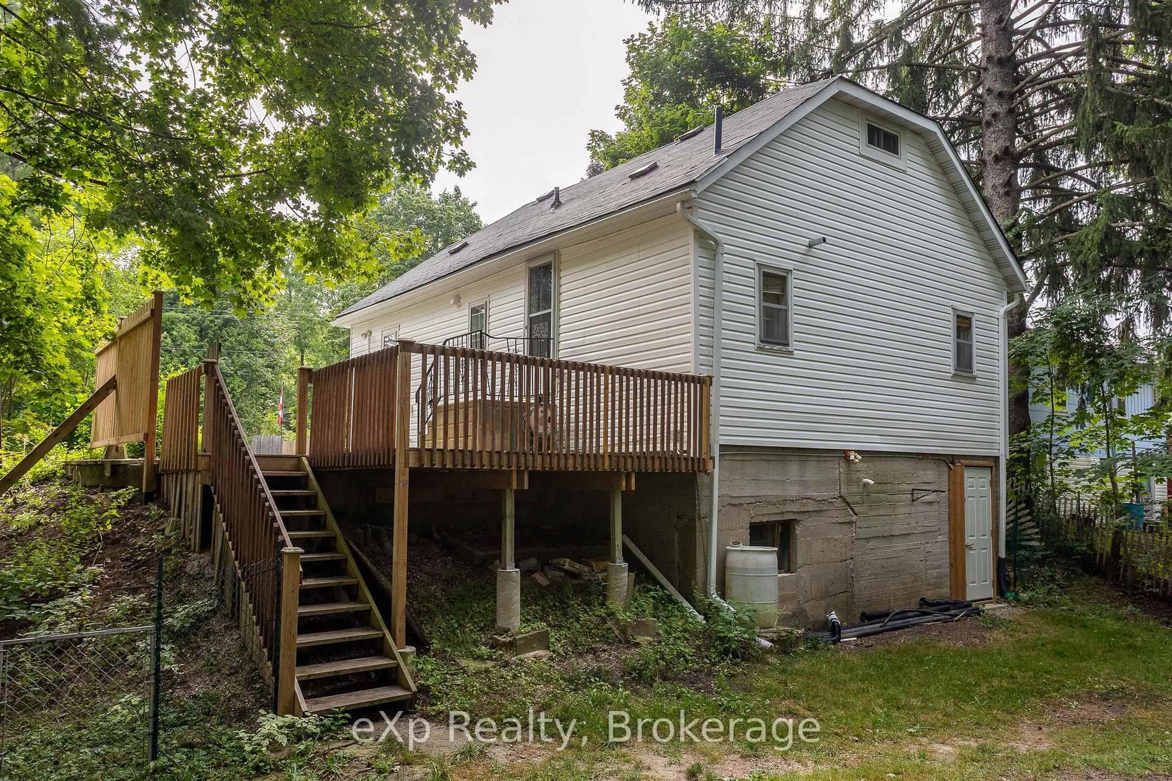 Unknown for 934 5th Ave, Owen Sound Ontario N4K 5A6