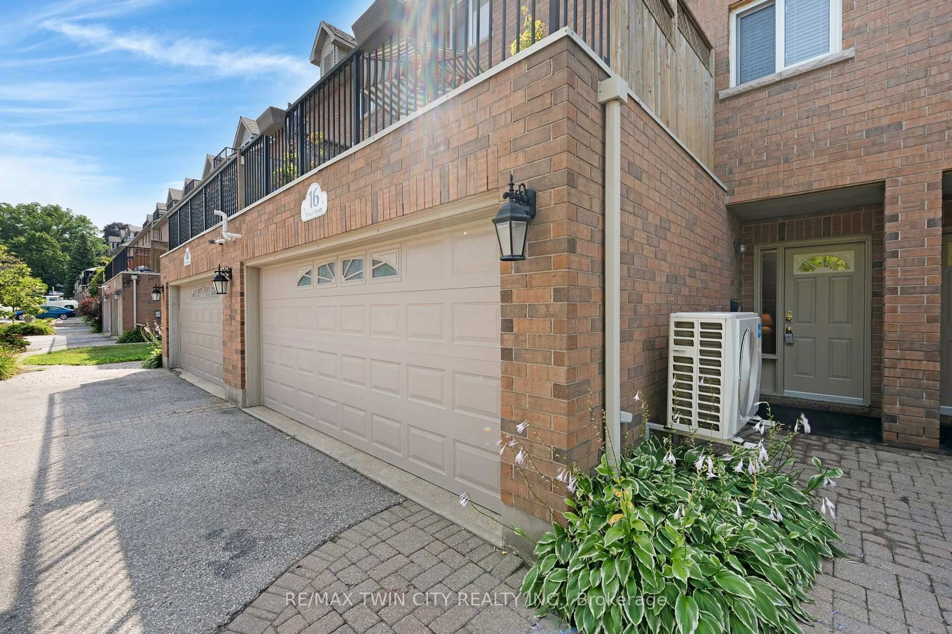 Unknown for 16 Bruce St, Cambridge Ontario N1R 8M8