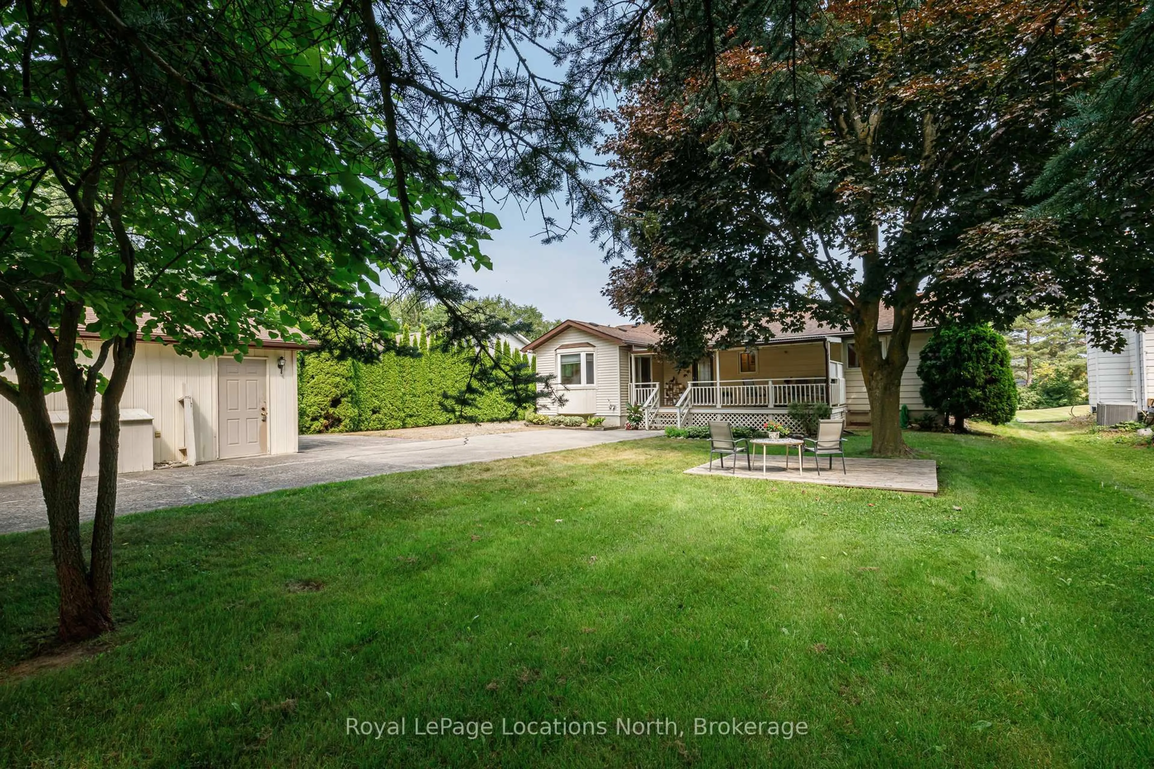 A pic from outside/outdoor area/front of a property/back of a property/a pic from drone, street for 132 Matilda St, Blue Mountains Ontario N0H 1J0